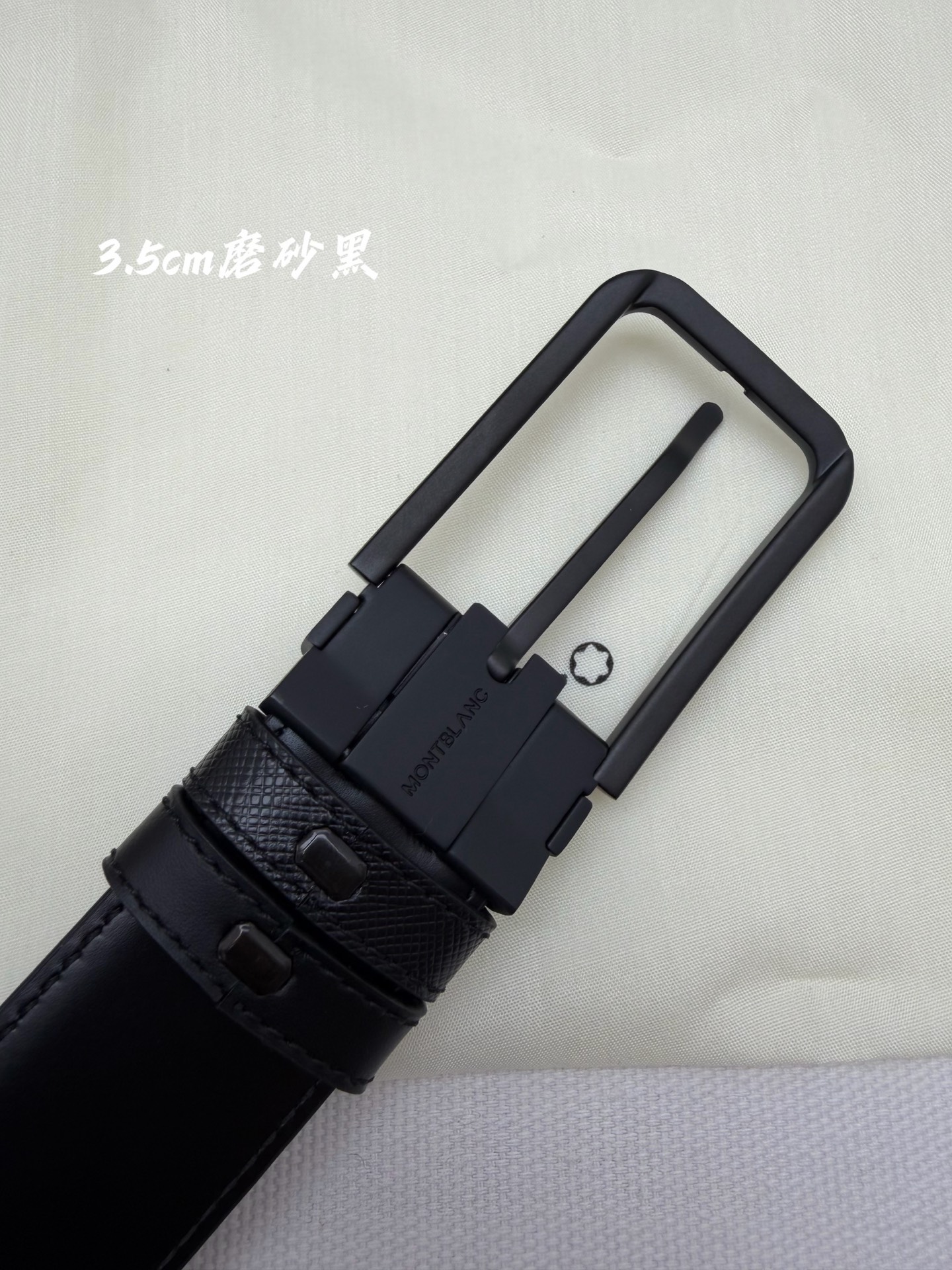 Montblanc万宝龙 宽3.5cm 采用头层牛皮 精品针式扣头 自由裁剪商务休闲皮带