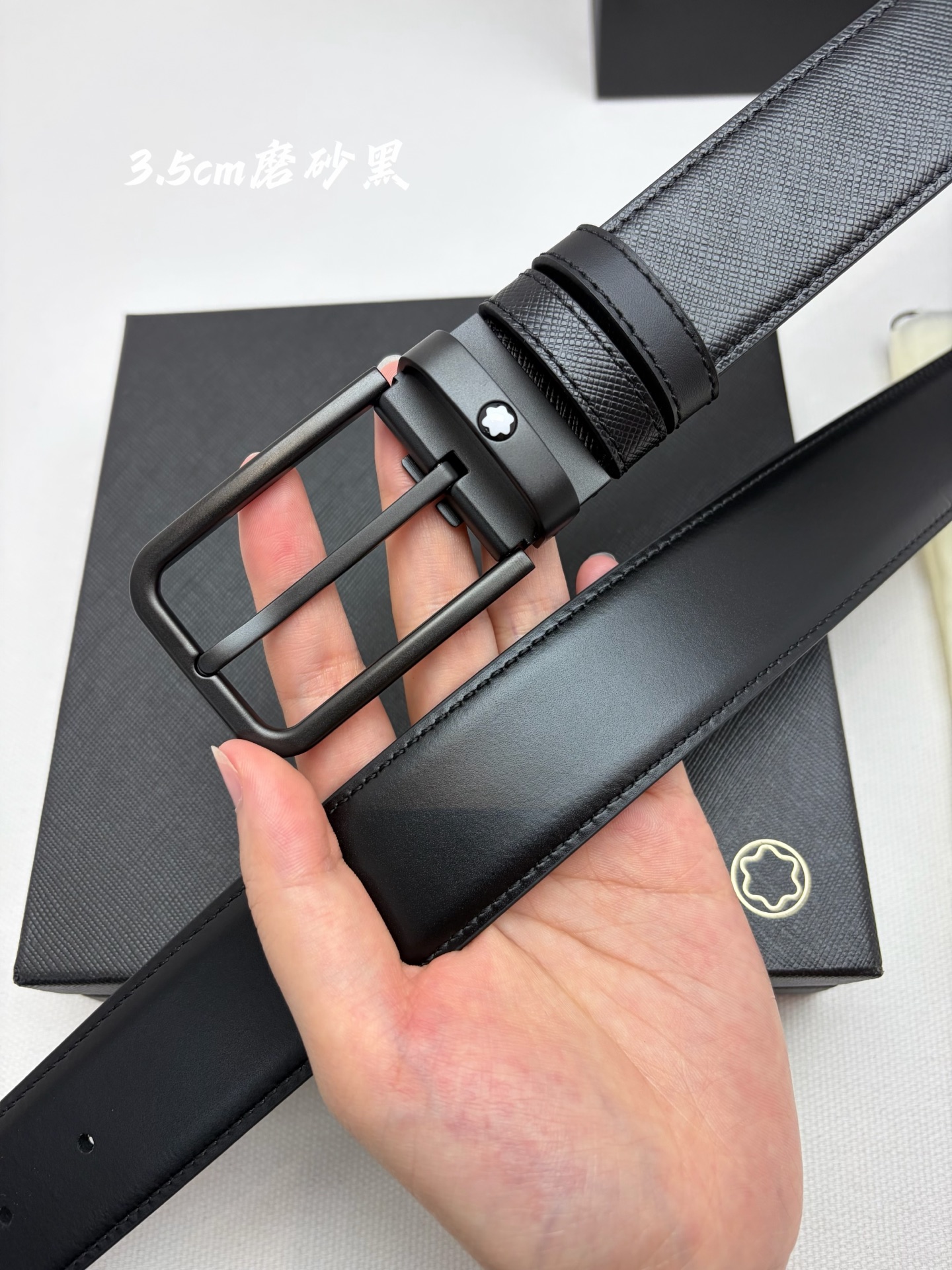 Montblanc万宝龙 宽3.5cm 采用头层牛皮 精品针式扣头 自由裁剪商务休闲皮带