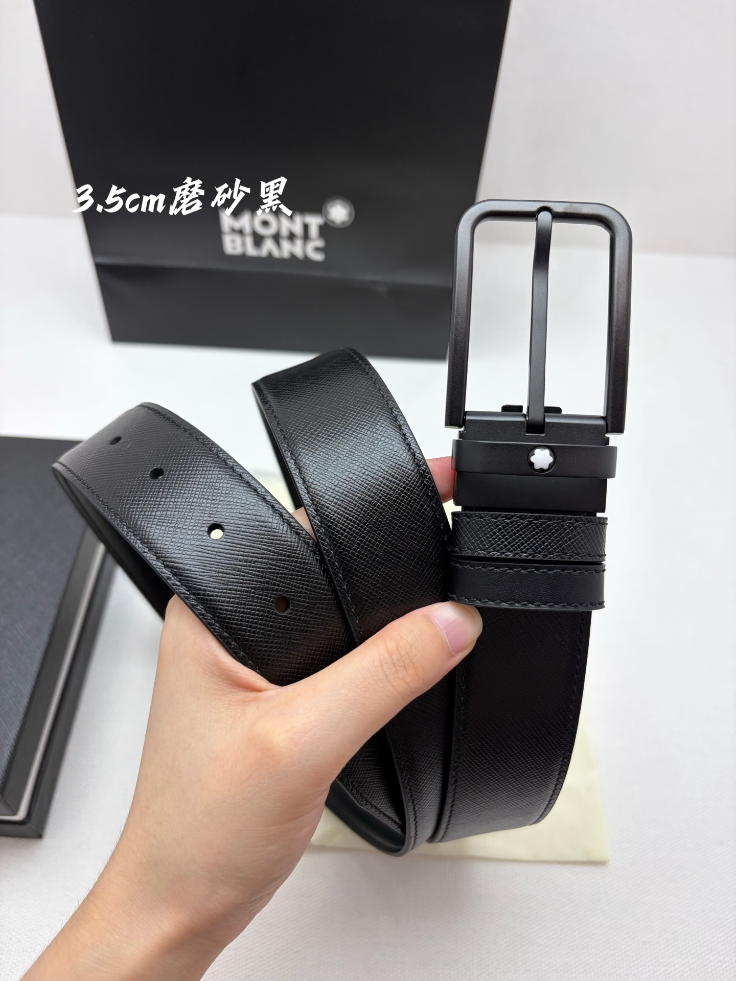 Montblanc万宝龙 宽3.5cm 采用头层牛皮 精品针式扣头 自由裁剪商务休闲皮带
