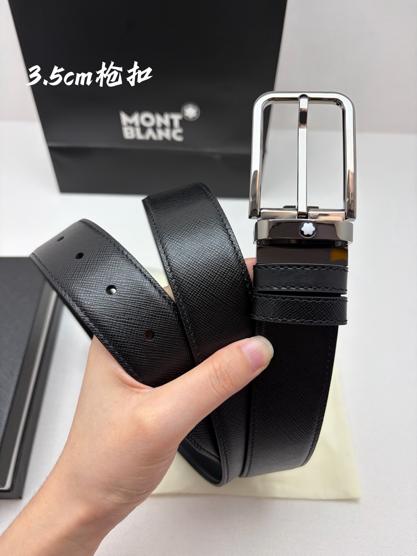 Montblanc万宝龙 宽3.5cm 采用头层牛皮 精品针式扣头 自由裁剪商务休闲皮带