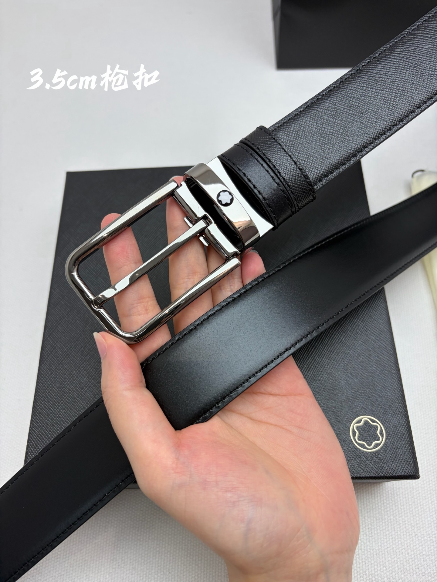 Montblanc万宝龙 宽3.5cm 采用头层牛皮 精品针式扣头 自由裁剪商务休闲皮带