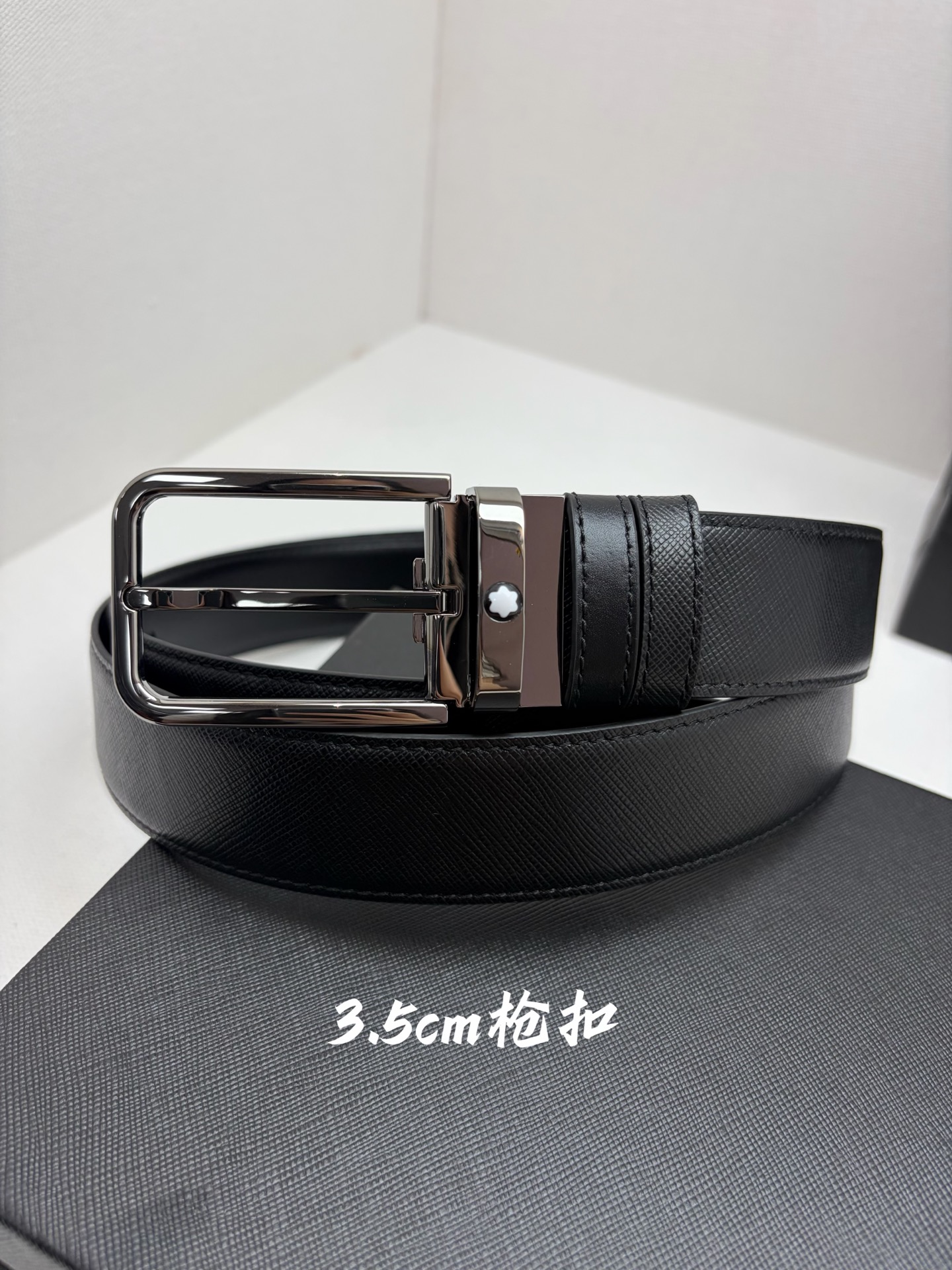 Montblanc万宝龙 宽3.5cm 采用头层牛皮 精品针式扣头 自由裁剪商务休闲皮带