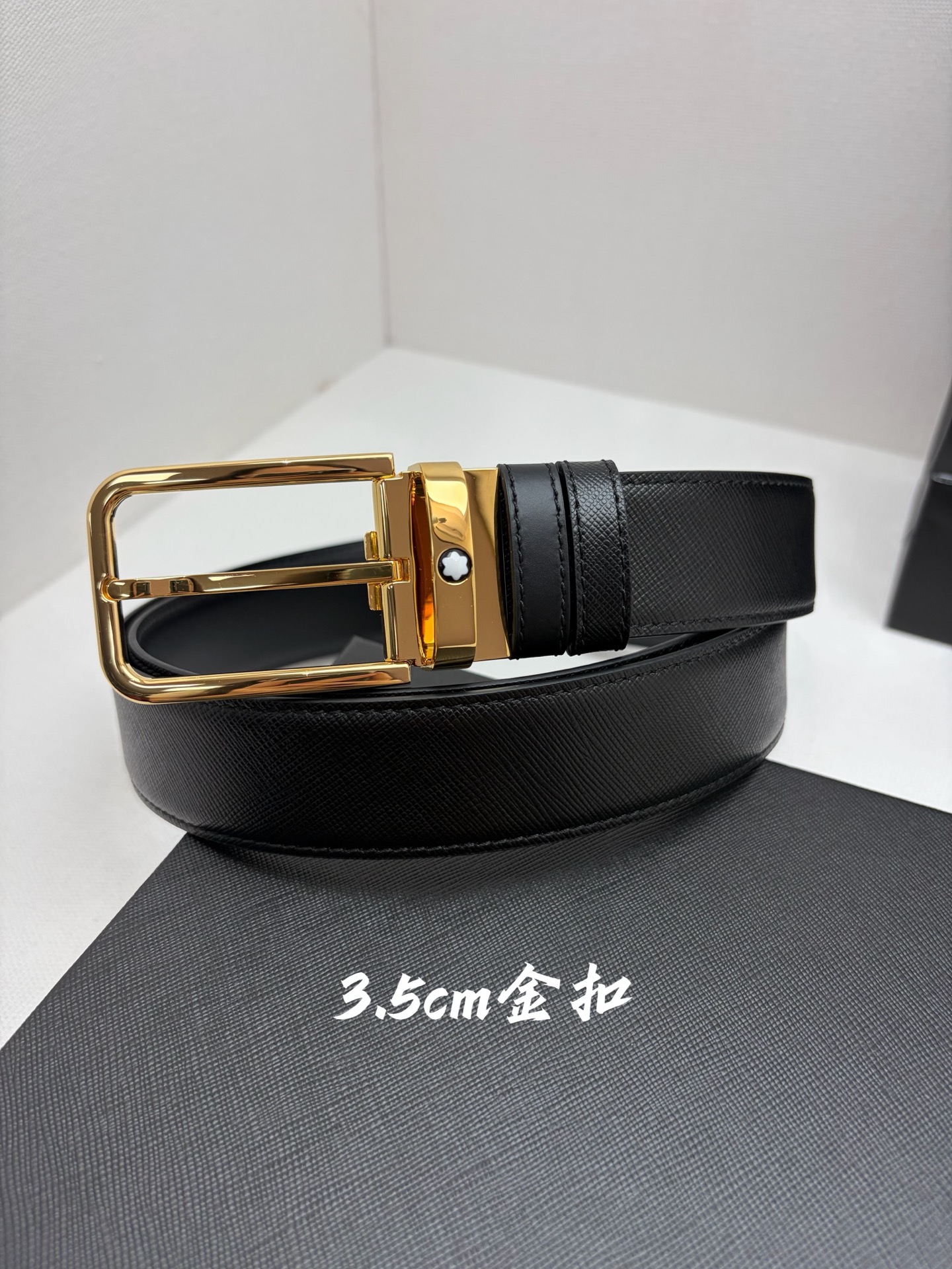 Montblanc万宝龙 宽3.5cm 采用头层牛皮 精品针式扣头 自由裁剪商务休闲皮带
