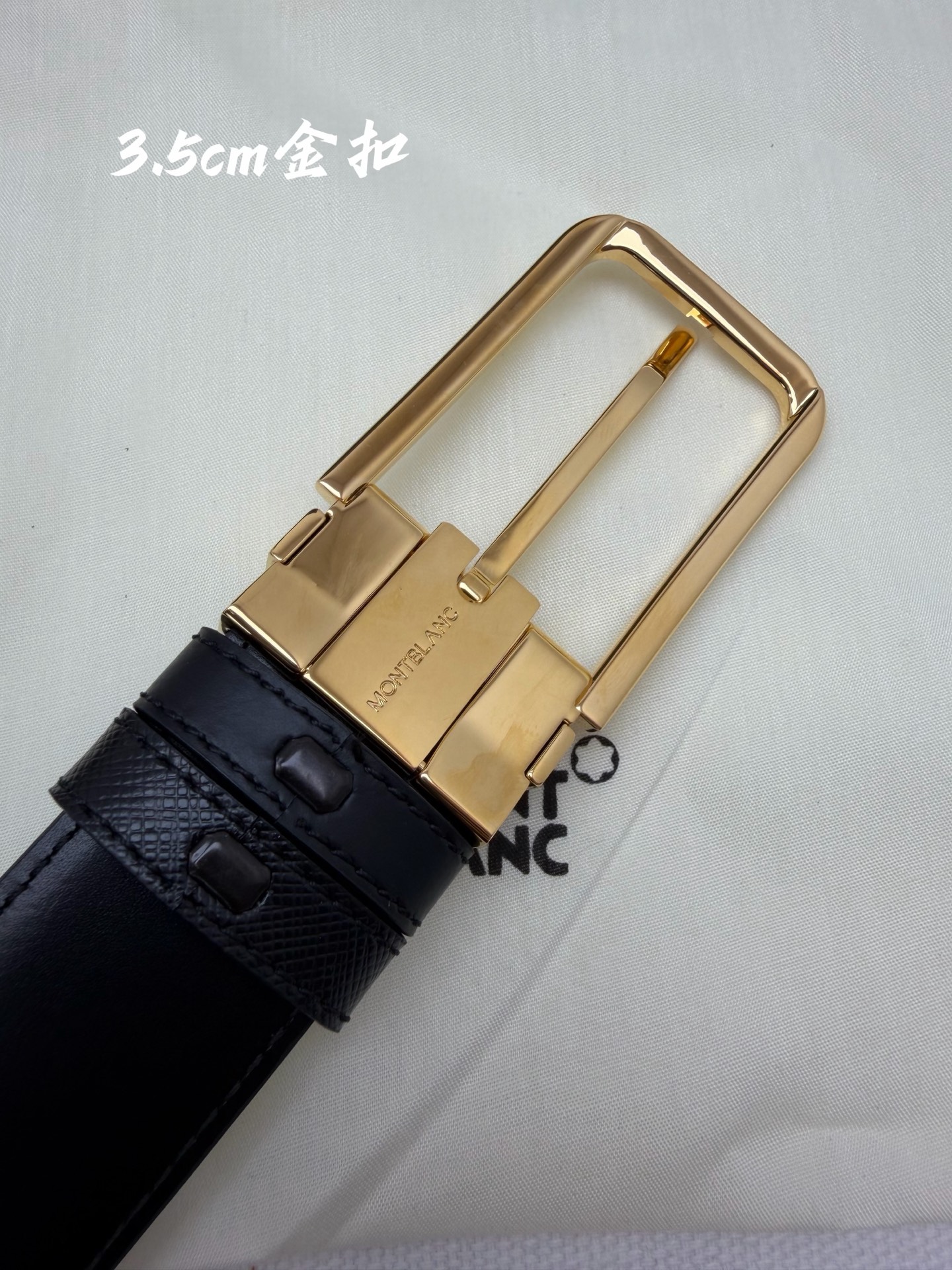 Montblanc万宝龙 宽3.5cm 采用头层牛皮 精品针式扣头 自由裁剪商务休闲皮带