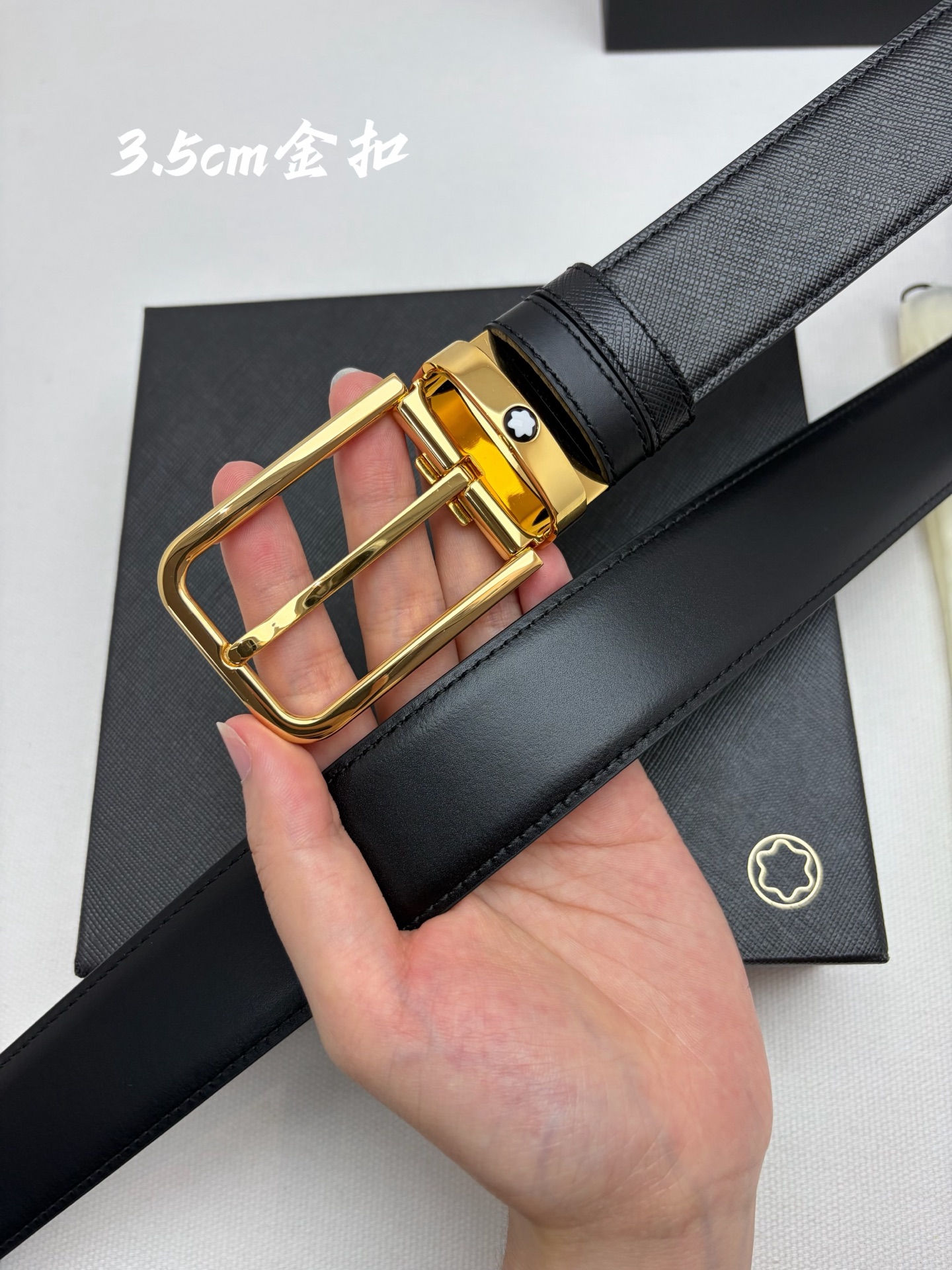 Montblanc万宝龙 宽3.5cm 采用头层牛皮 精品针式扣头 自由裁剪商务休闲皮带