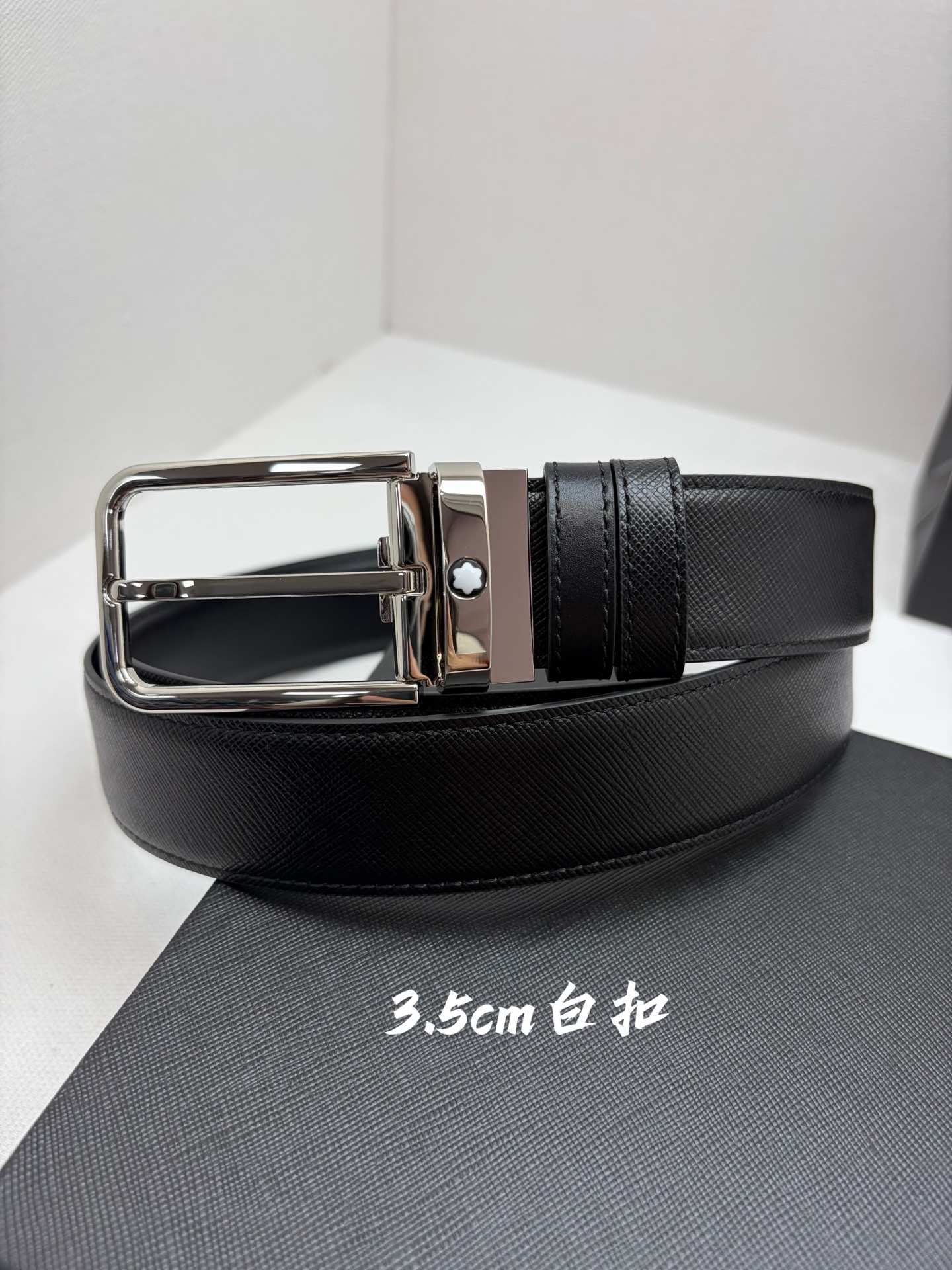 Montblanc万宝龙 宽3.5cm 采用头层牛皮 精品针式扣头 自由裁剪商务休闲皮带