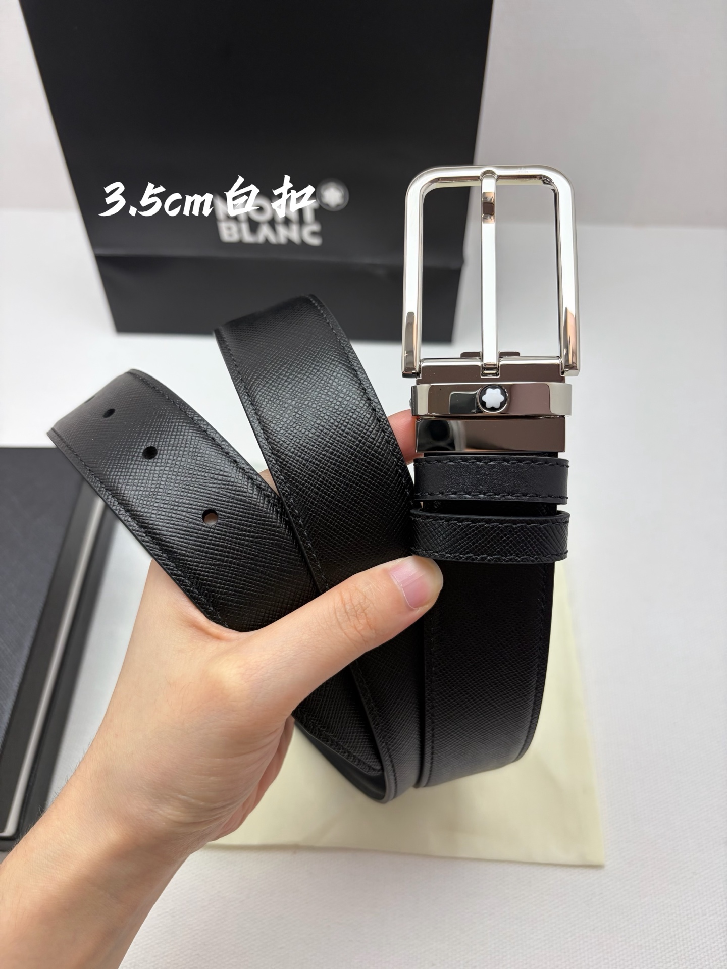 Montblanc万宝龙 宽3.5cm 采用头层牛皮 精品针式扣头 自由裁剪商务休闲皮带