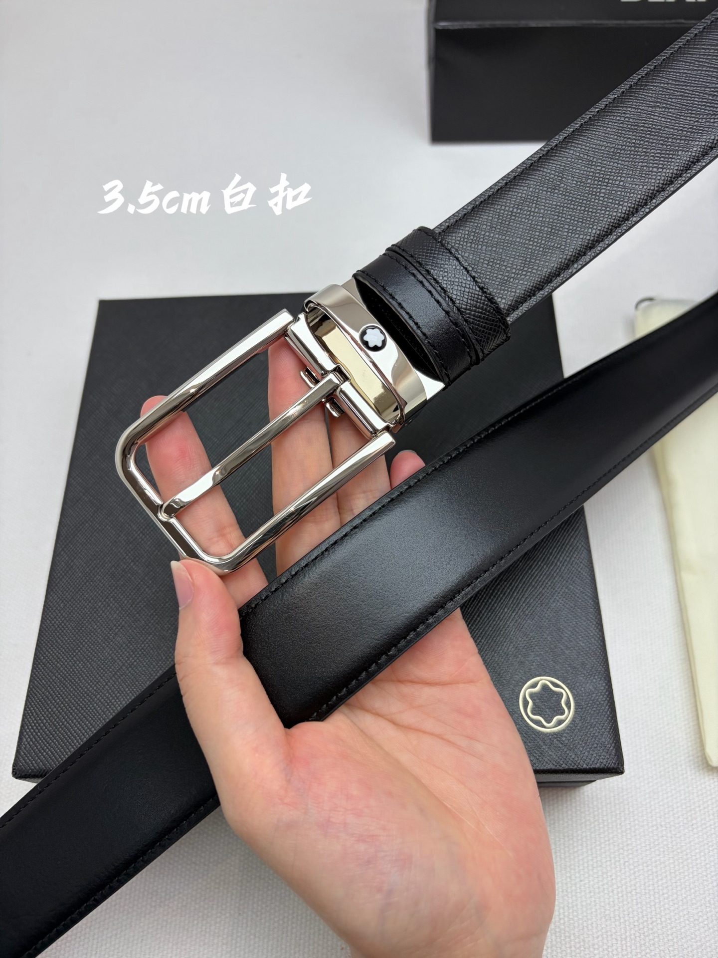 Montblanc万宝龙 宽3.5cm 采用头层牛皮 精品针式扣头 自由裁剪商务休闲皮带