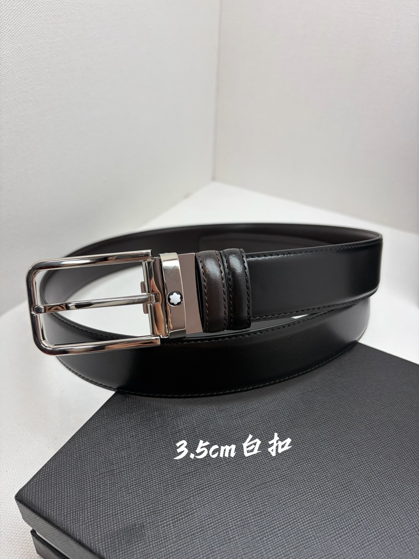 Montblanc万宝龙 宽3.5cm 采用头层牛皮 精品针式扣头 自由裁剪商务休闲皮带