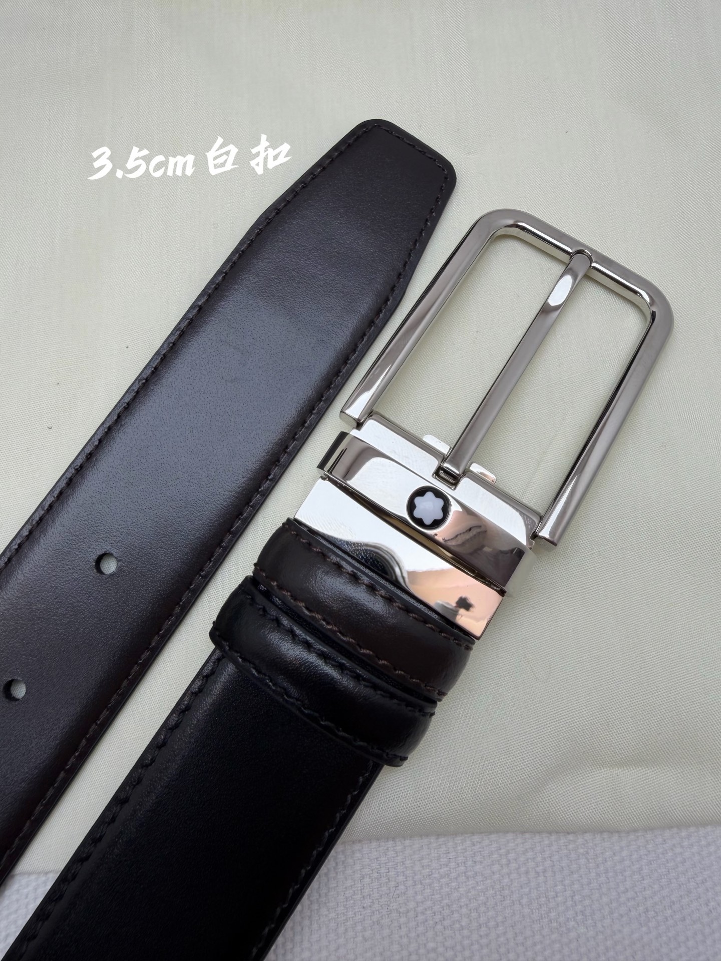 Montblanc万宝龙 宽3.5cm 采用头层牛皮 精品针式扣头 自由裁剪商务休闲皮带