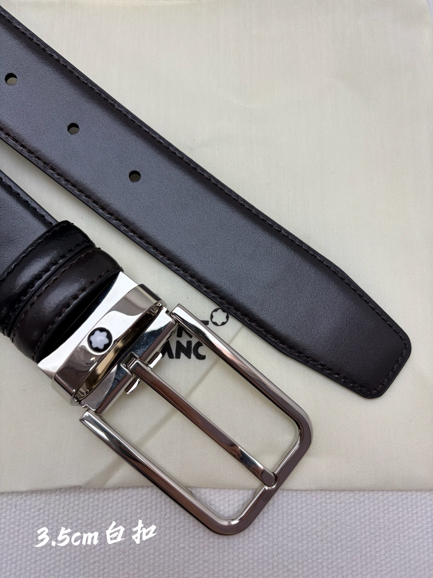 Montblanc万宝龙 宽3.5cm 采用头层牛皮 精品针式扣头 自由裁剪商务休闲皮带