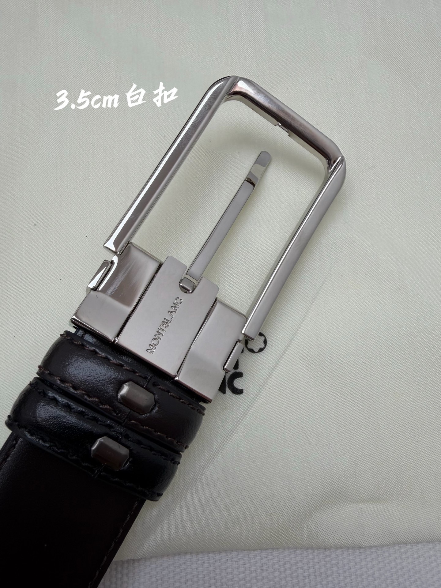 Montblanc万宝龙 宽3.5cm 采用头层牛皮 精品针式扣头 自由裁剪商务休闲皮带