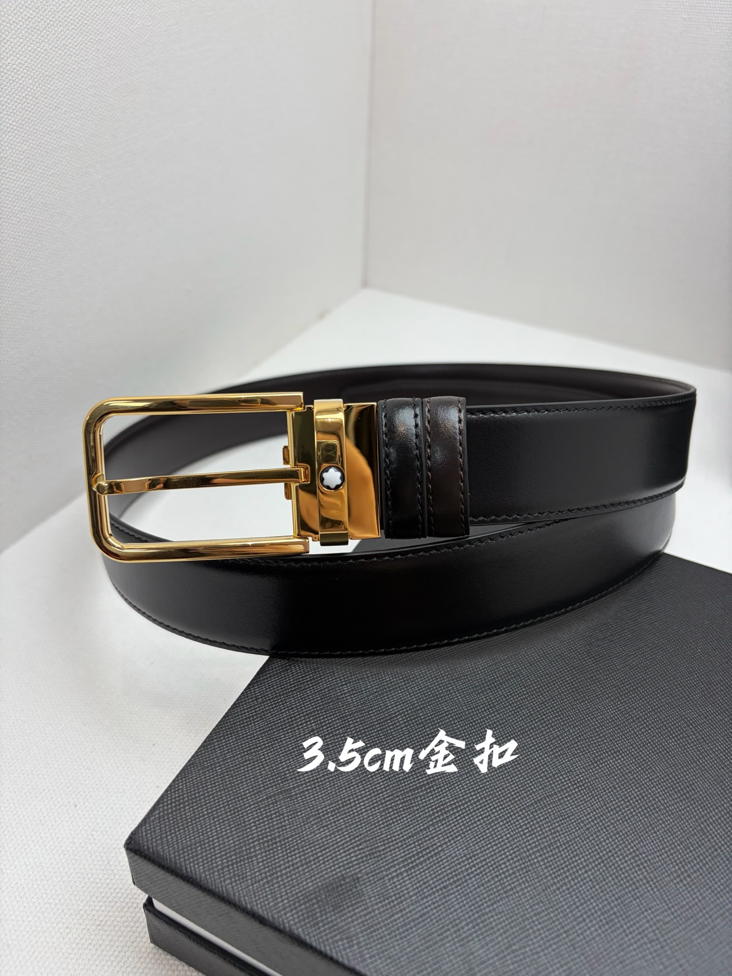 Montblanc万宝龙 宽3.5cm 采用头层牛皮 精品针式扣头 自由裁剪商务休闲皮带