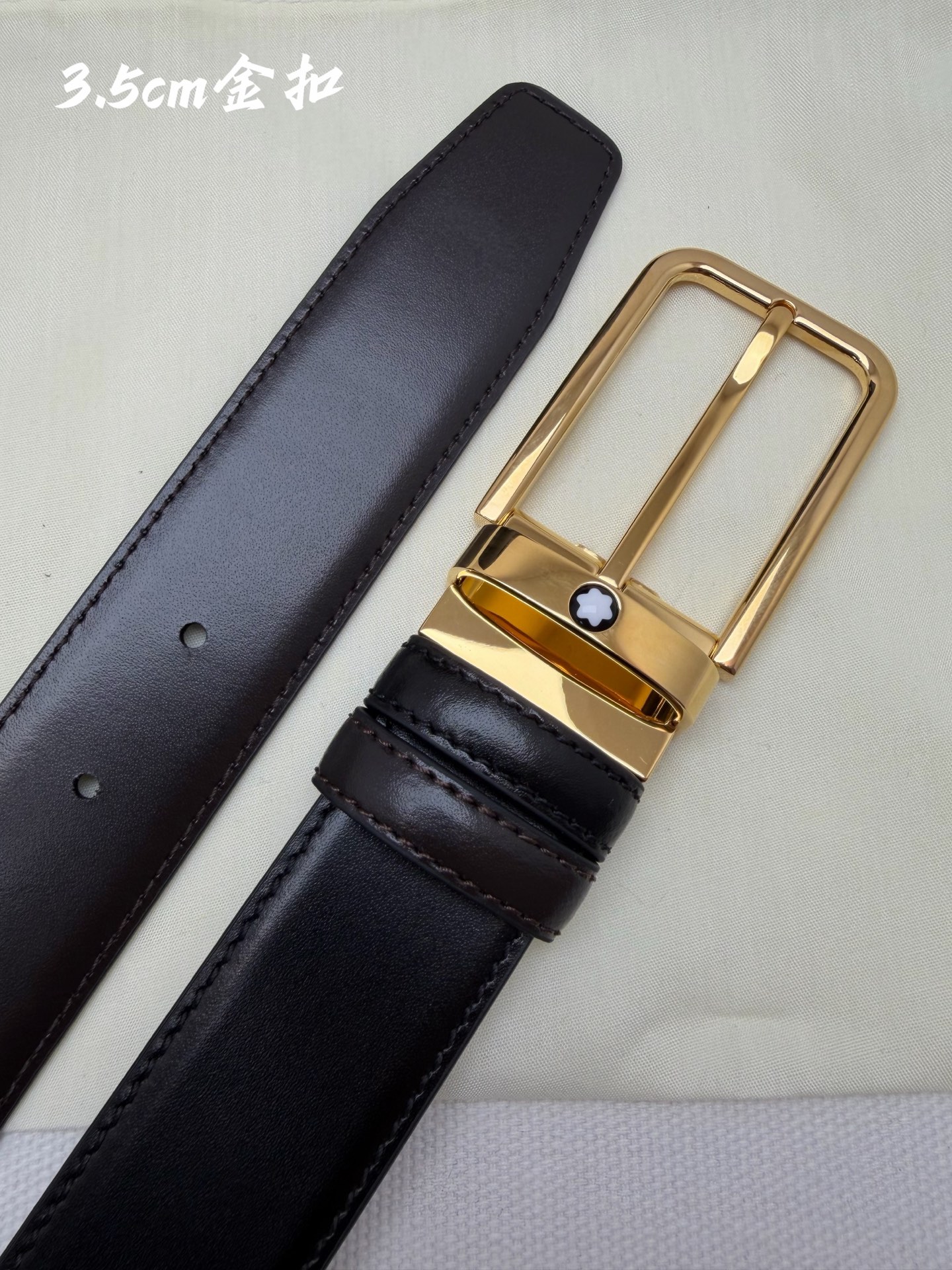 Montblanc万宝龙 宽3.5cm 采用头层牛皮 精品针式扣头 自由裁剪商务休闲皮带
