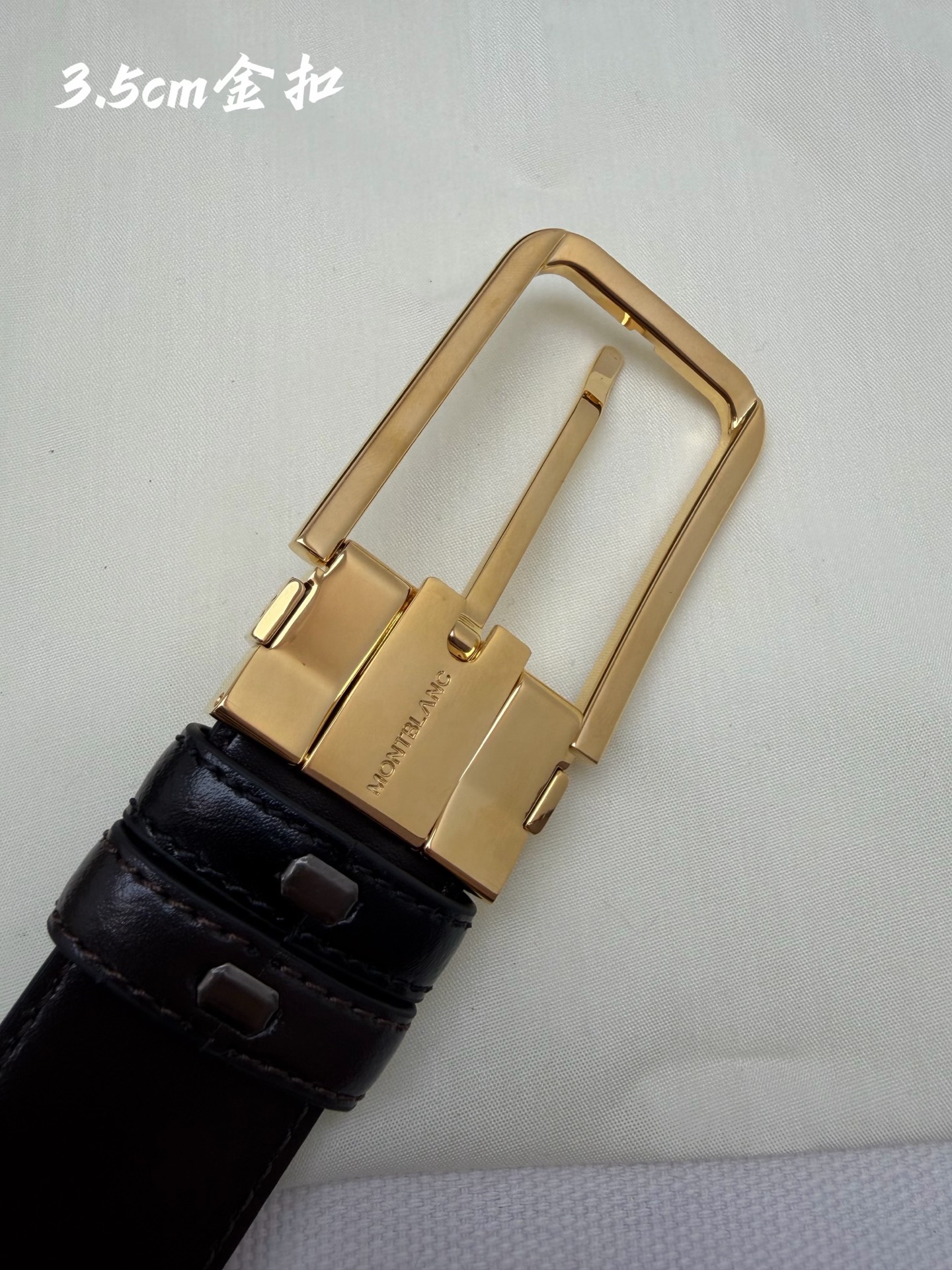 Montblanc万宝龙 宽3.5cm 采用头层牛皮 精品针式扣头 自由裁剪商务休闲皮带