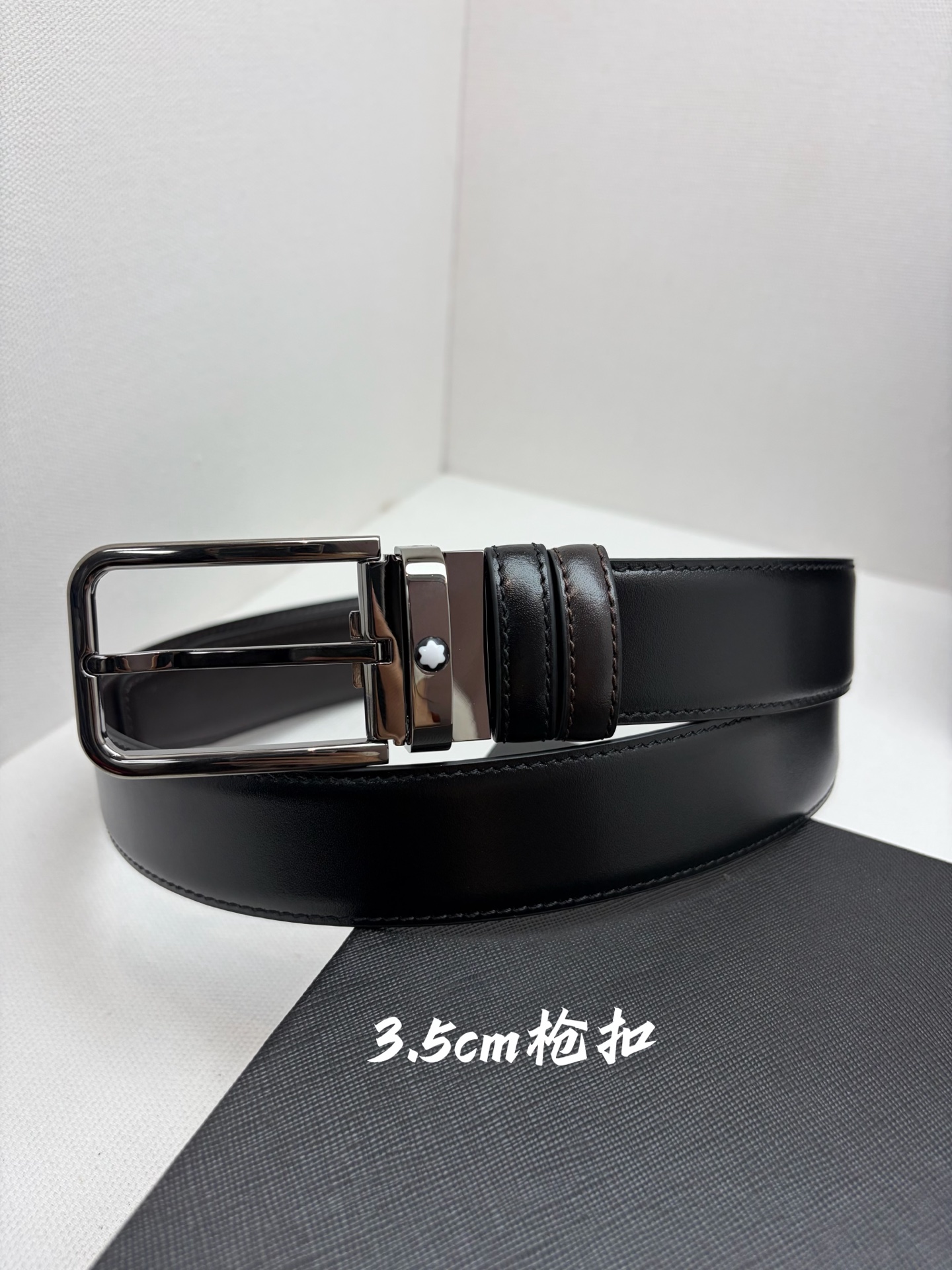 Montblanc万宝龙 宽3.5cm 采用头层牛皮 精品针式扣头 自由裁剪商务休闲皮带