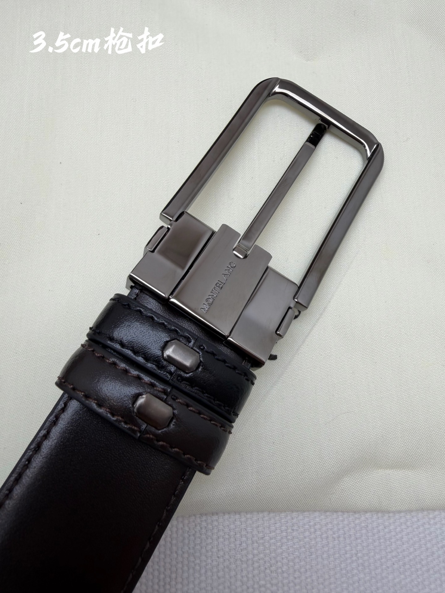Montblanc万宝龙 宽3.5cm 采用头层牛皮 精品针式扣头 自由裁剪商务休闲皮带