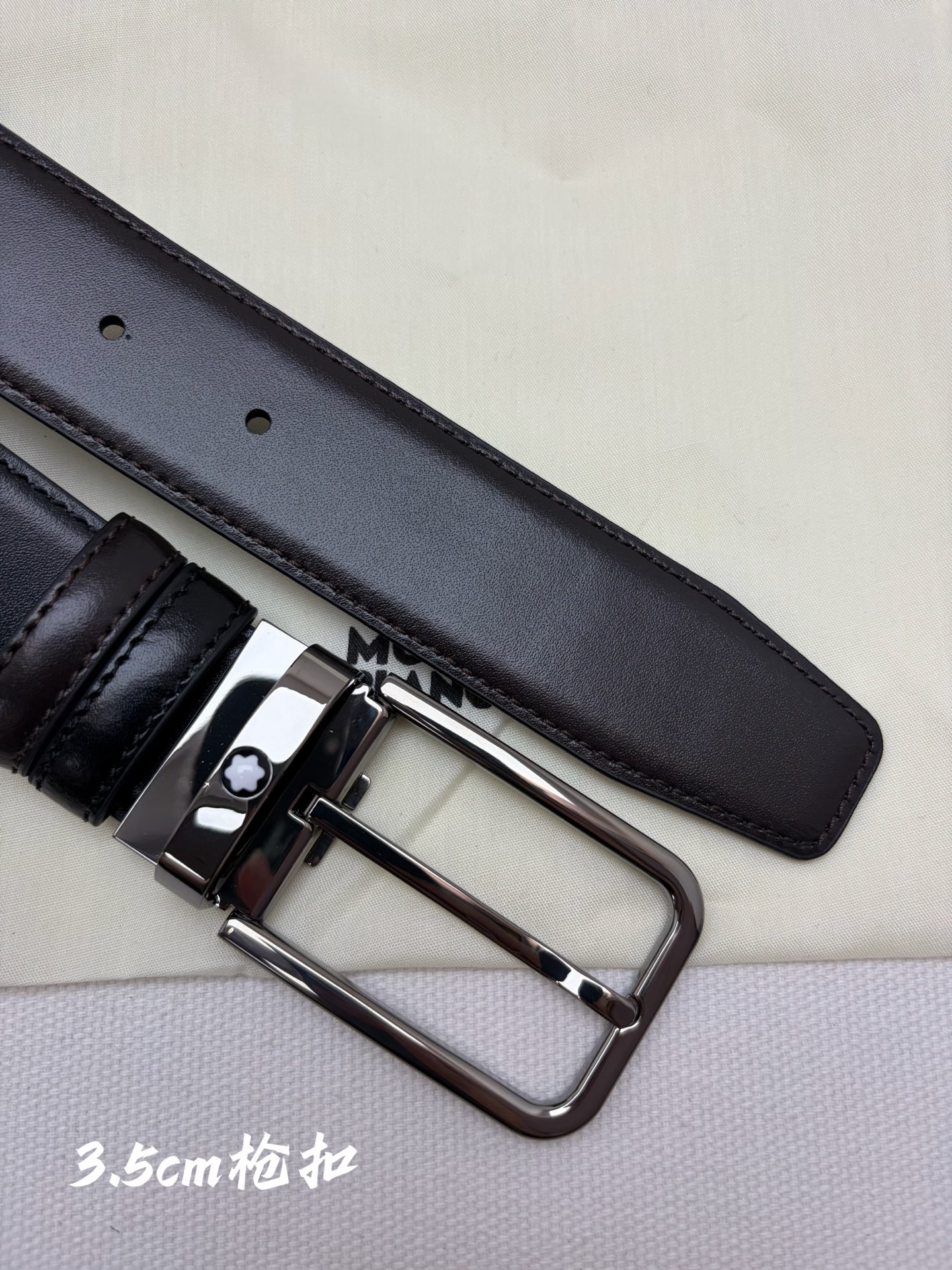 Montblanc万宝龙 宽3.5cm 采用头层牛皮 精品针式扣头 自由裁剪商务休闲皮带