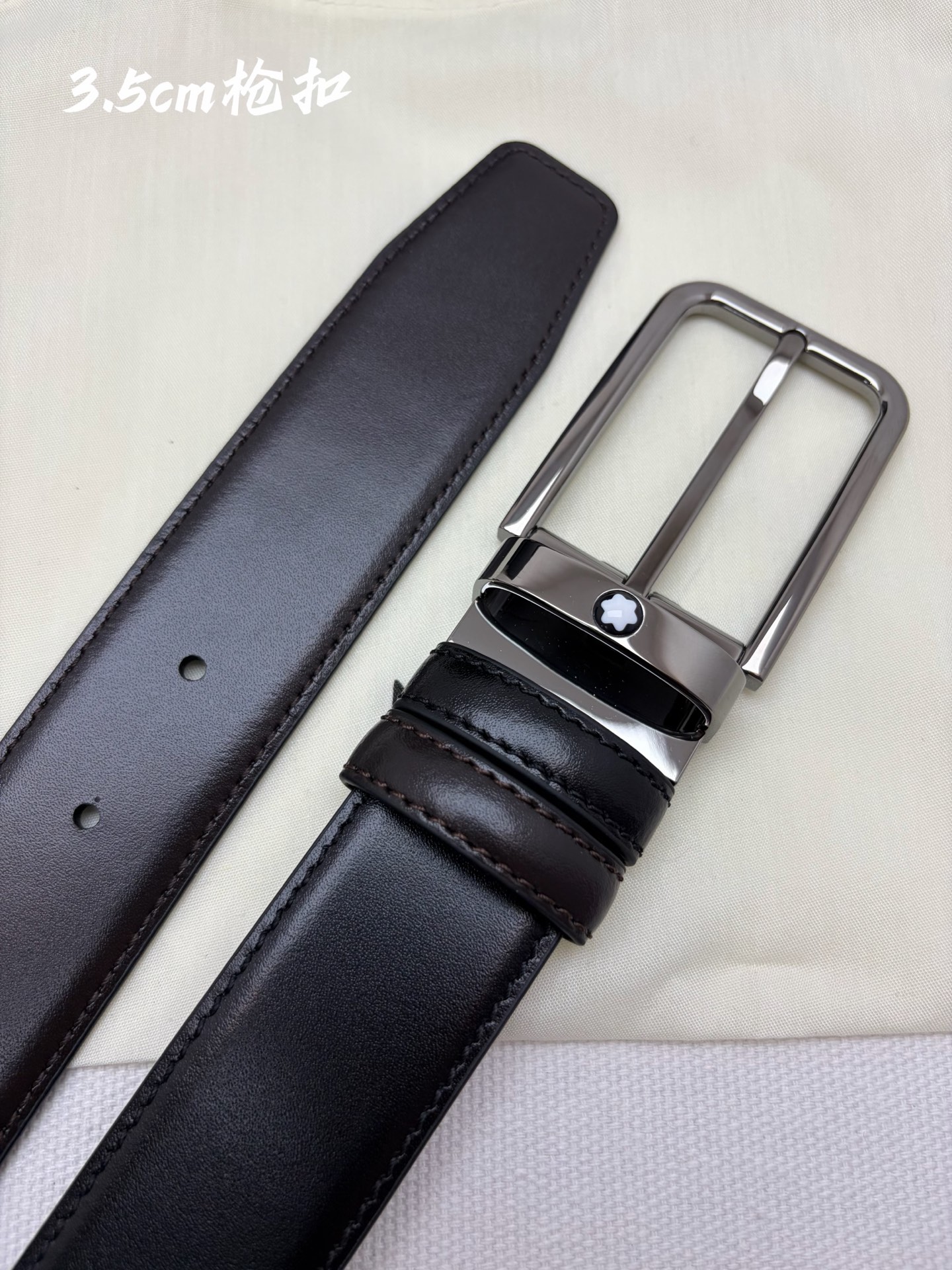 Montblanc万宝龙 宽3.5cm 采用头层牛皮 精品针式扣头 自由裁剪商务休闲皮带