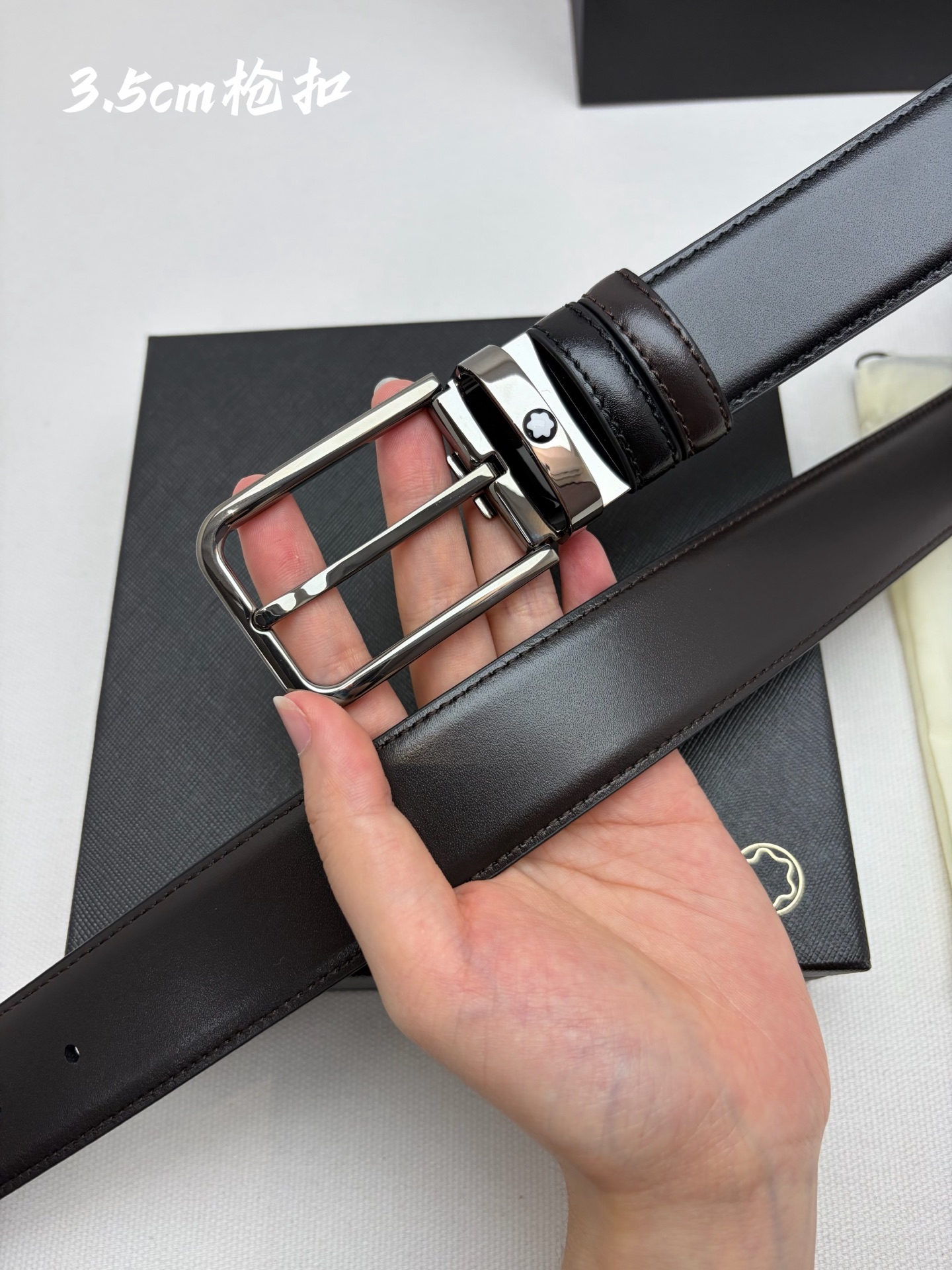 Montblanc万宝龙 宽3.5cm 采用头层牛皮 精品针式扣头 自由裁剪商务休闲皮带