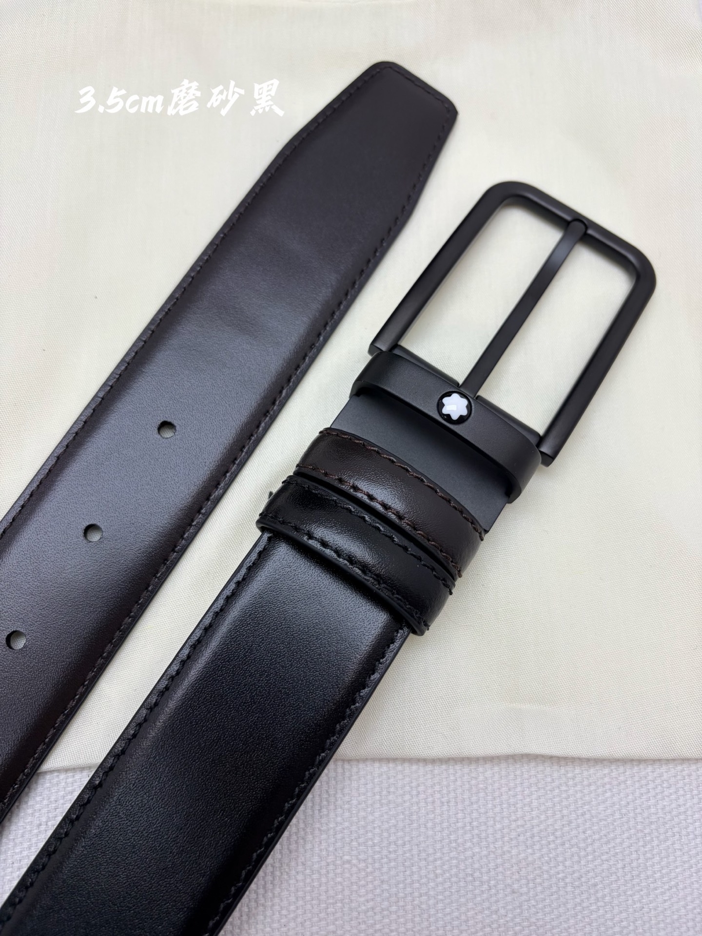 Montblanc万宝龙 宽3.5cm 采用头层牛皮 精品针式扣头 自由裁剪商务休闲皮带