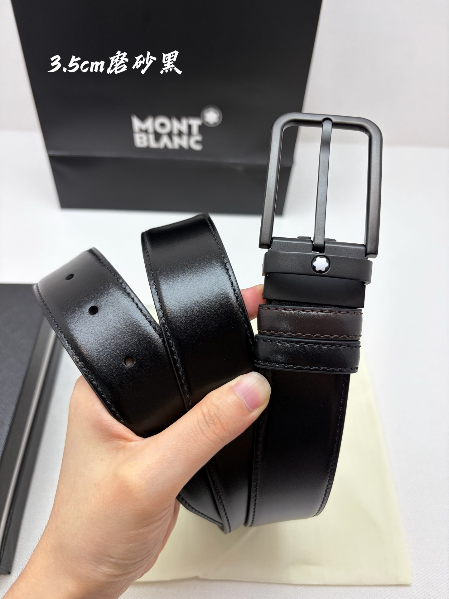 Montblanc万宝龙 宽3.5cm 采用头层牛皮 精品针式扣头 自由裁剪商务休闲皮带