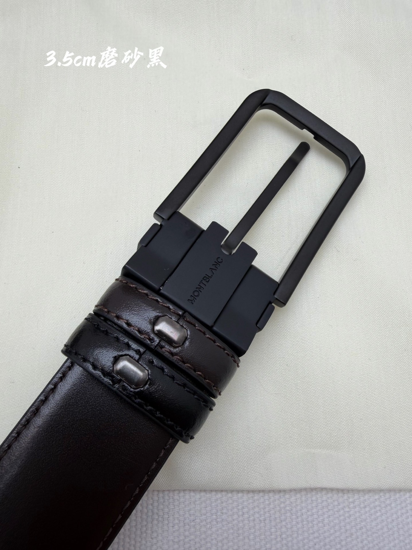 Montblanc万宝龙 宽3.5cm 采用头层牛皮 精品针式扣头 自由裁剪商务休闲皮带