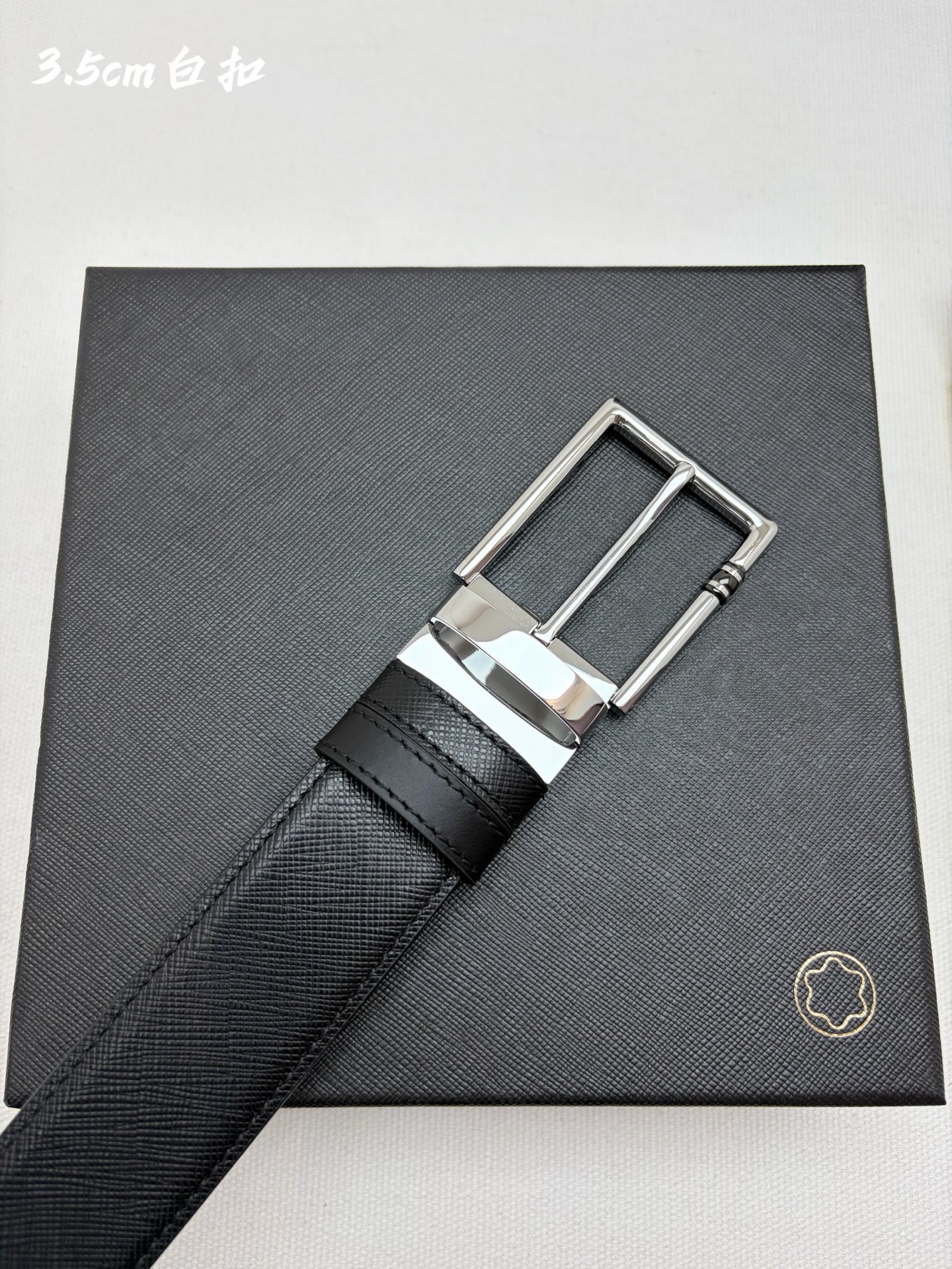 Montblanc万宝龙 宽3.5cm 采用头层牛皮 精品针式扣头 自由裁剪商务休闲皮带