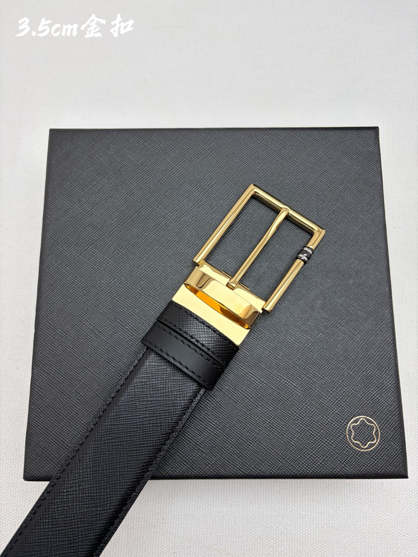 Montblanc万宝龙 宽3.5cm 采用头层牛皮 精品针式扣头 自由裁剪商务休闲皮带