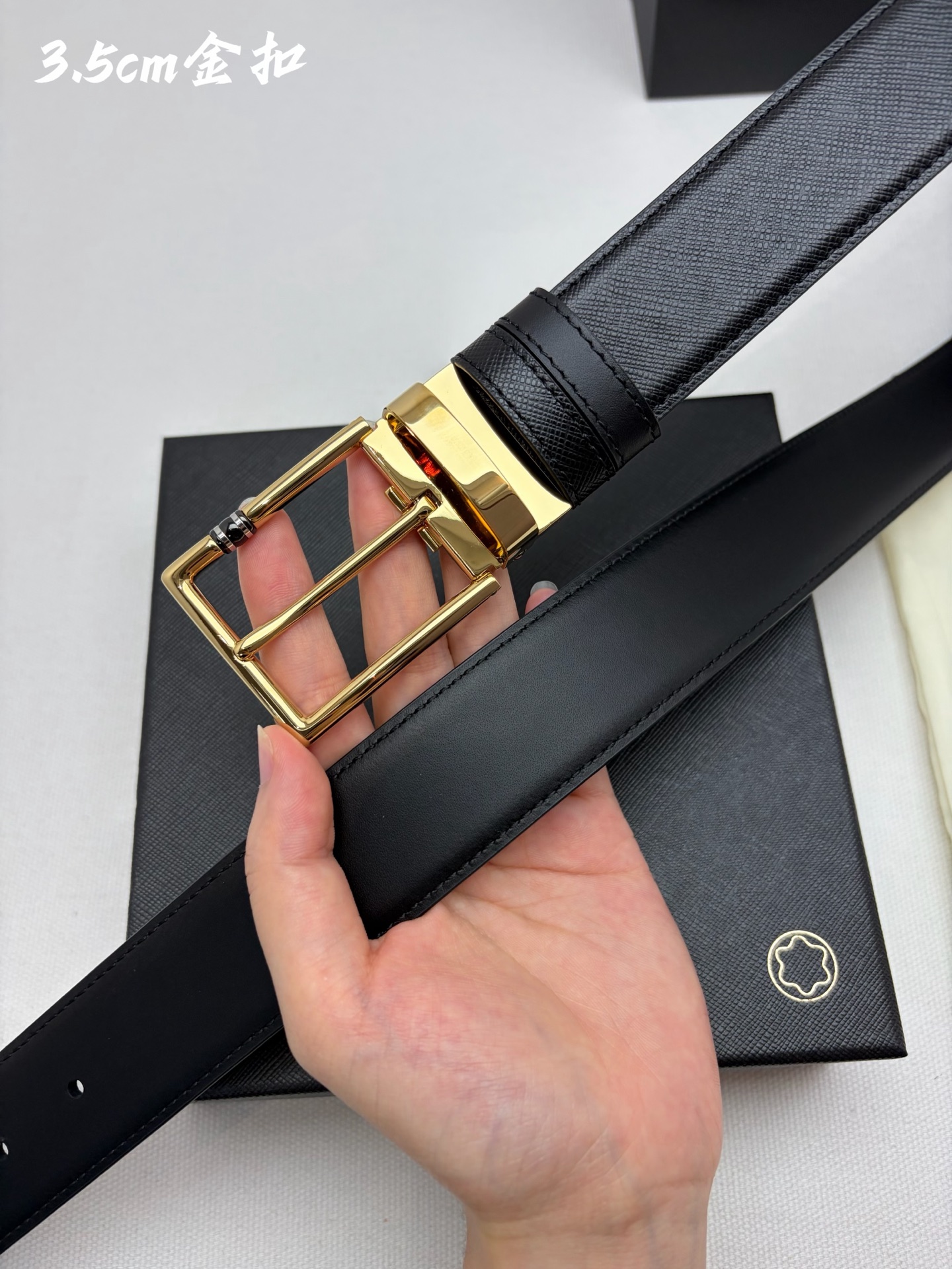 Montblanc万宝龙 宽3.5cm 采用头层牛皮 精品针式扣头 自由裁剪商务休闲皮带