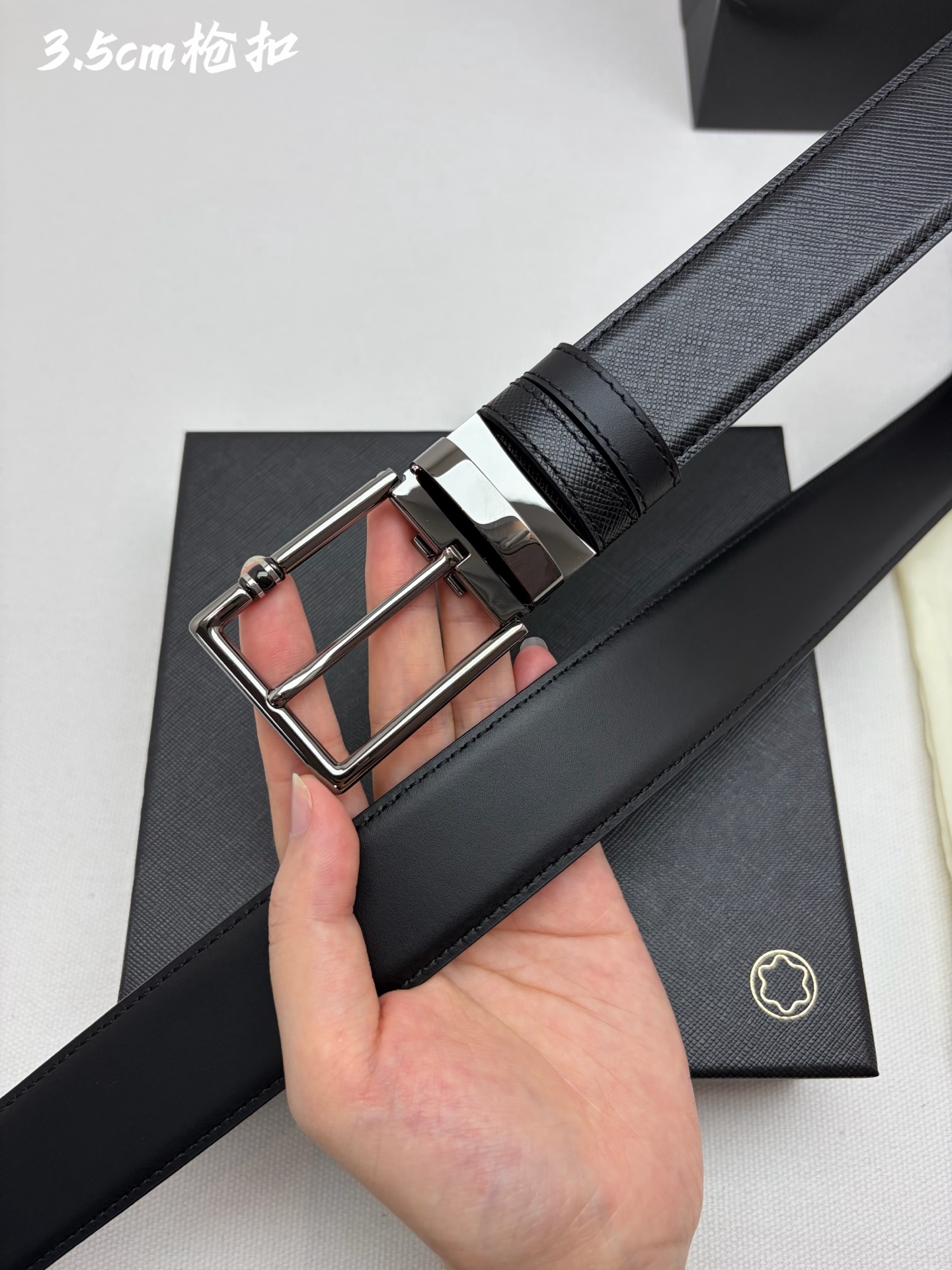 Montblanc万宝龙 宽3.5cm 采用头层牛皮 精品针式扣头 自由裁剪商务休闲皮带