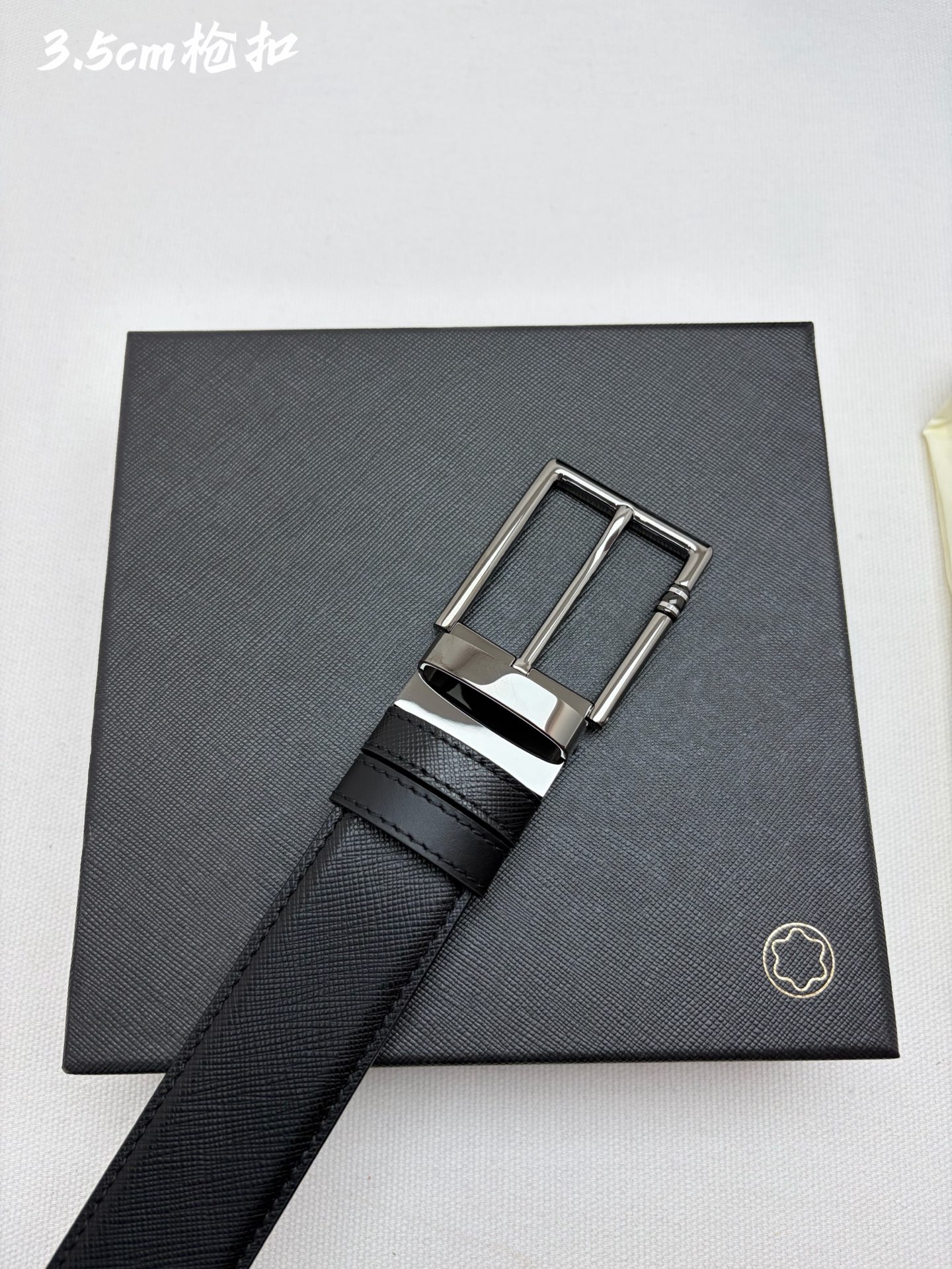 Montblanc万宝龙 宽3.5cm 采用头层牛皮 精品针式扣头 自由裁剪商务休闲皮带