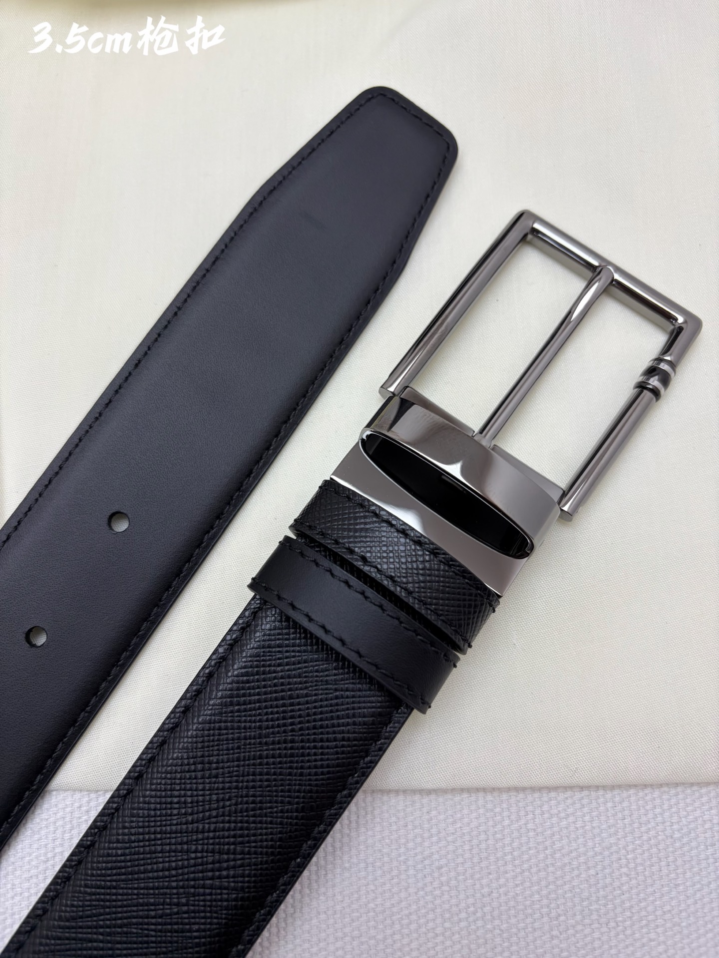 Montblanc万宝龙 宽3.5cm 采用头层牛皮 精品针式扣头 自由裁剪商务休闲皮带