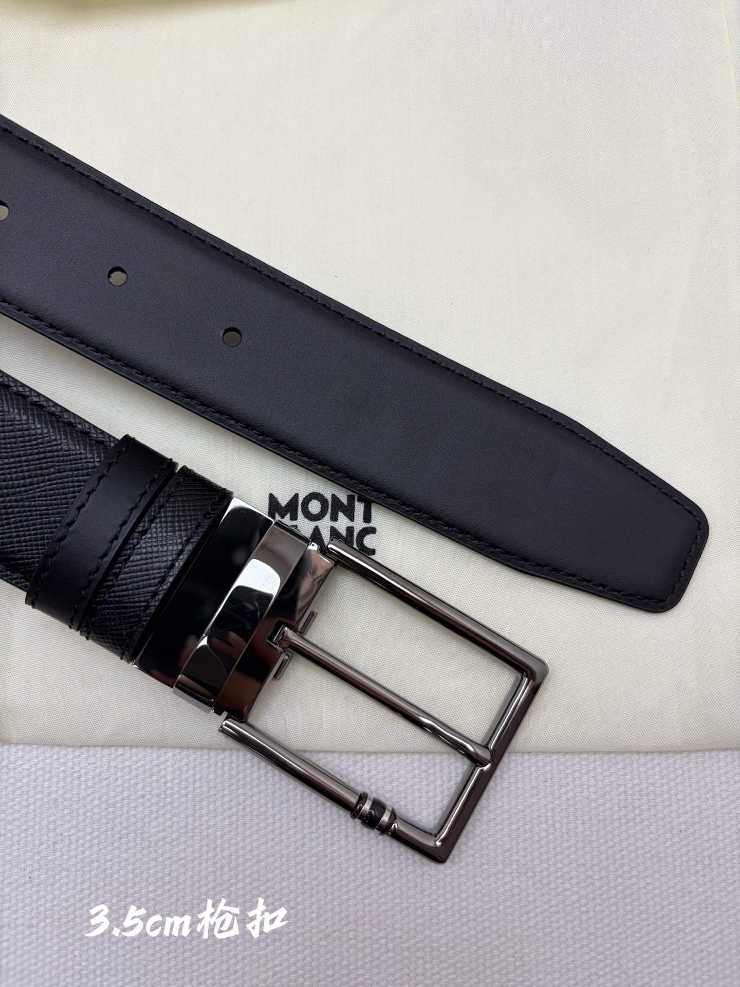 Montblanc万宝龙 宽3.5cm 采用头层牛皮 精品针式扣头 自由裁剪商务休闲皮带