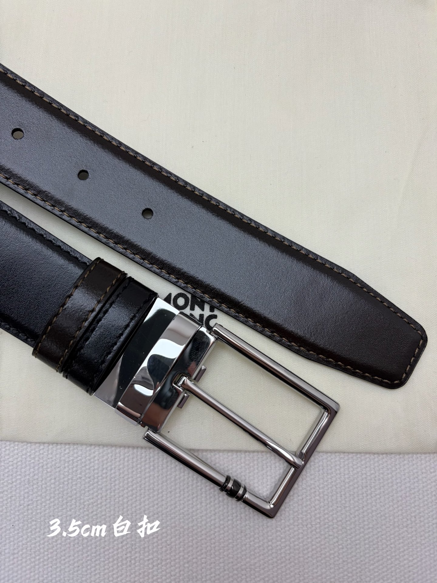 Montblanc万宝龙 宽3.5cm 采用头层牛皮 精品针式扣头 自由裁剪商务休闲皮带