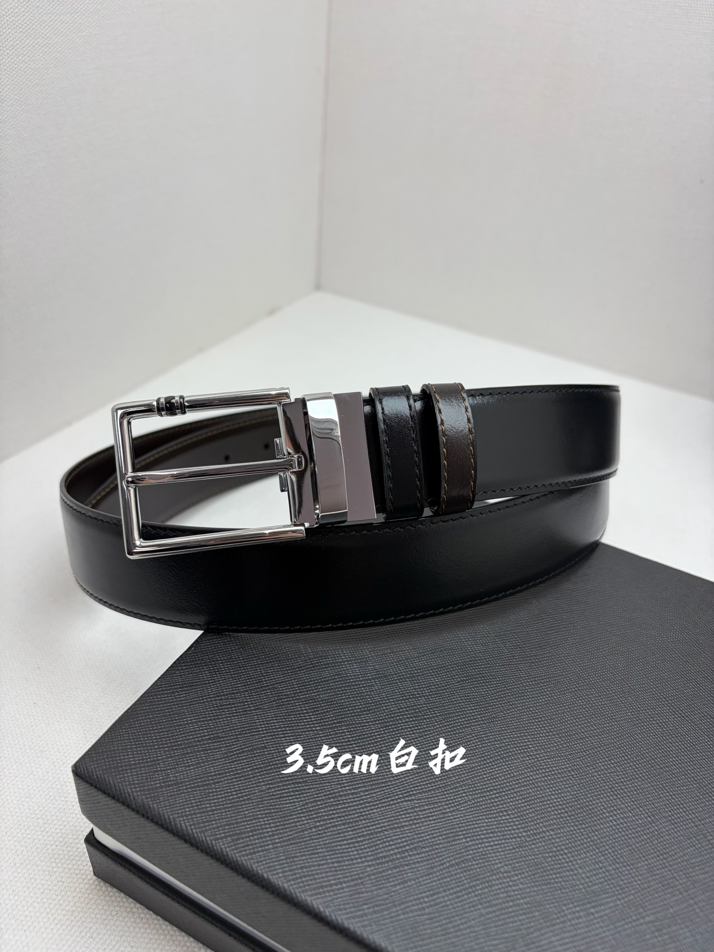 Montblanc万宝龙 宽3.5cm 采用头层牛皮 精品针式扣头 自由裁剪商务休闲皮带