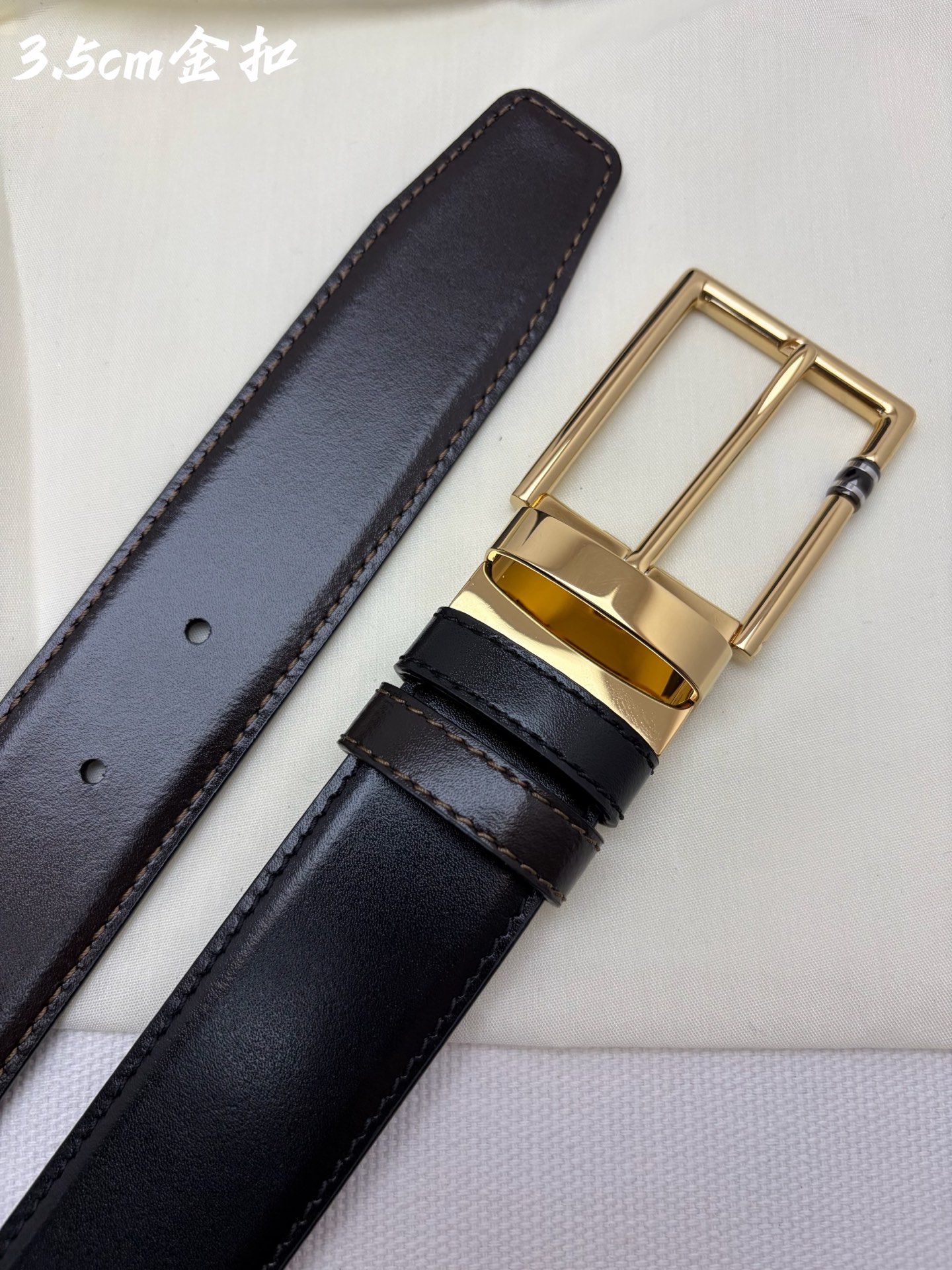 Montblanc万宝龙 宽3.5cm 采用头层牛皮 精品针式扣头 自由裁剪商务休闲皮带