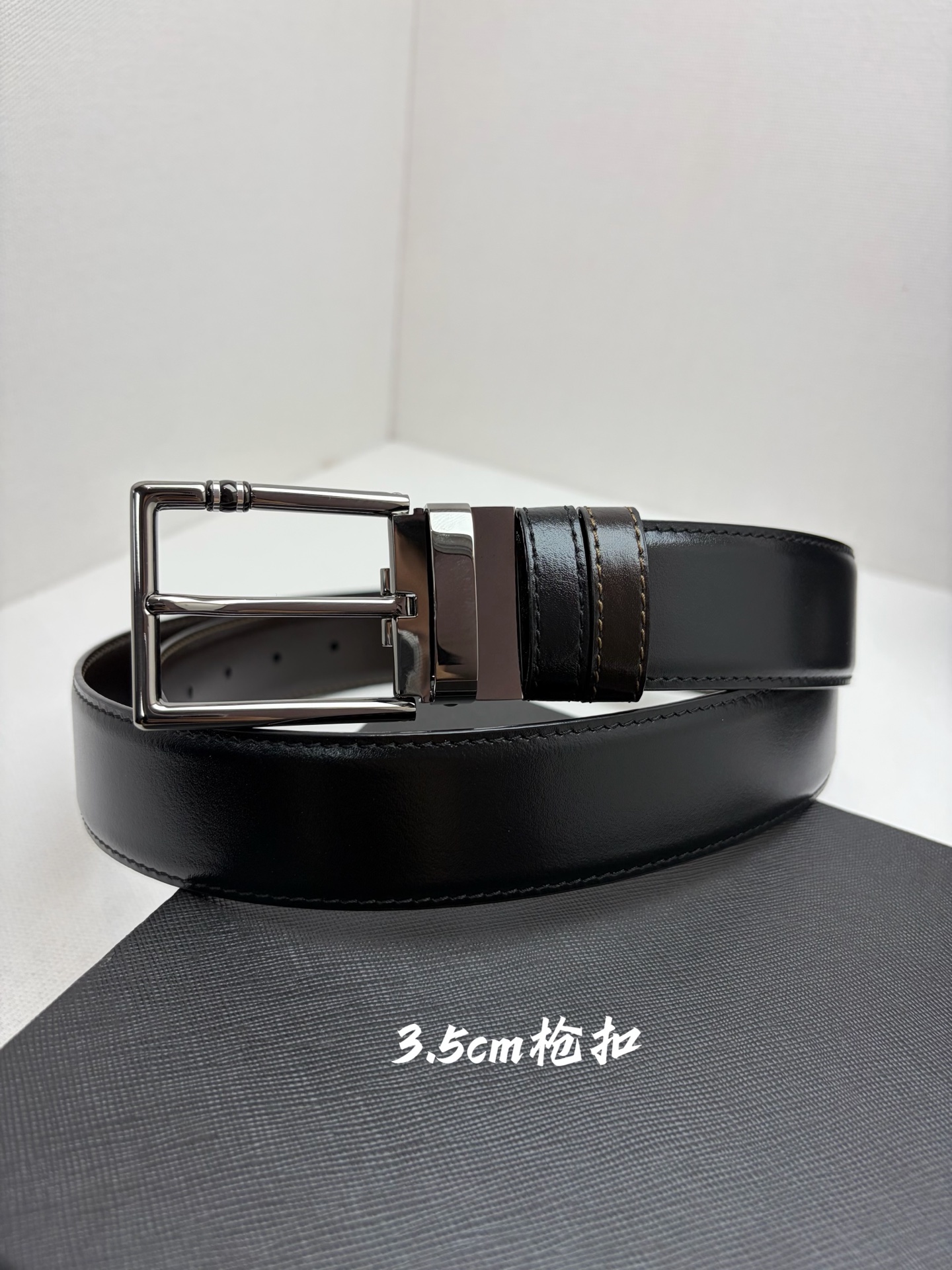 Montblanc万宝龙 宽3.5cm 采用头层牛皮 精品针式扣头 自由裁剪商务休闲皮带