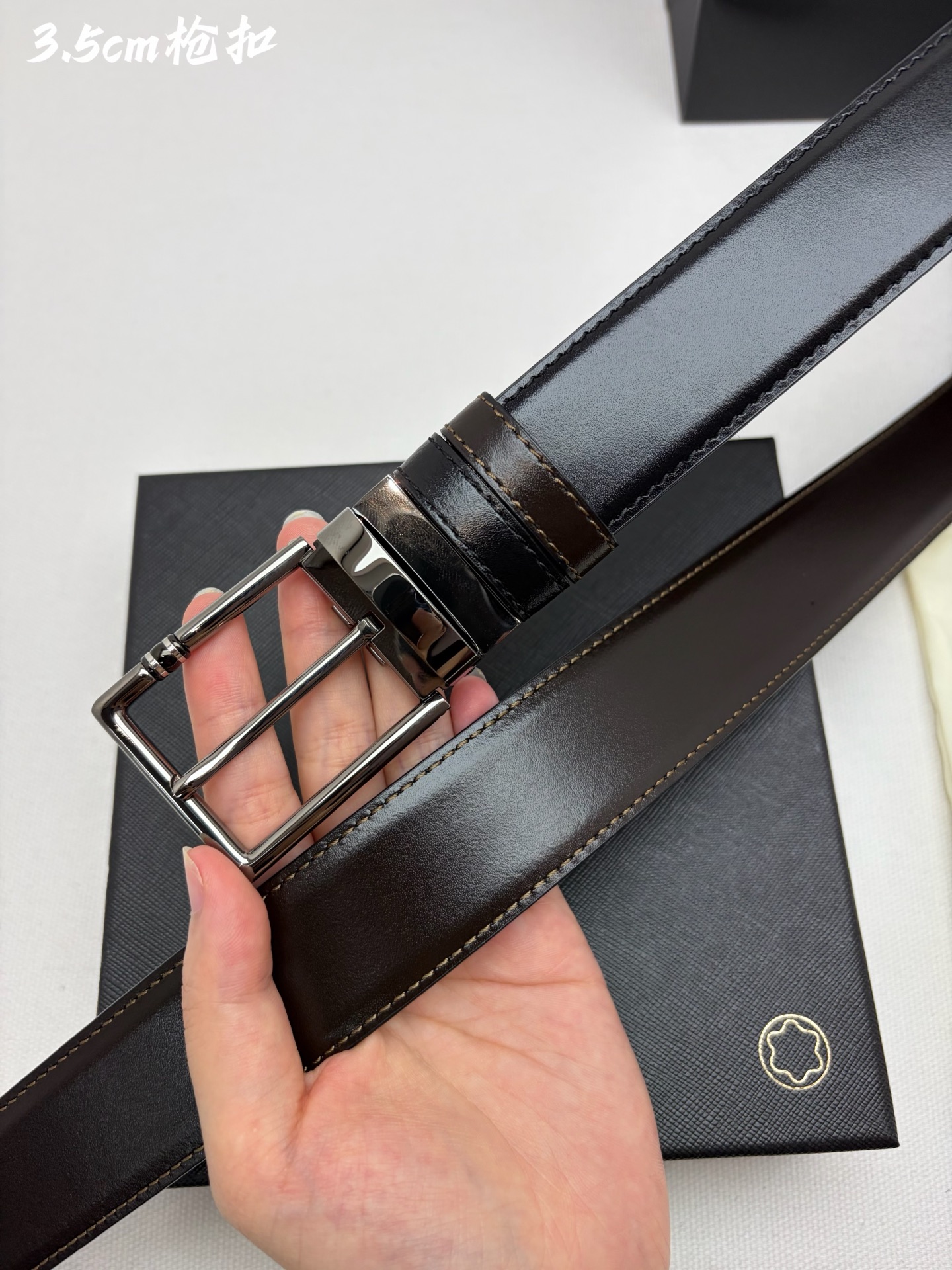 Montblanc万宝龙 宽3.5cm 采用头层牛皮 精品针式扣头 自由裁剪商务休闲皮带