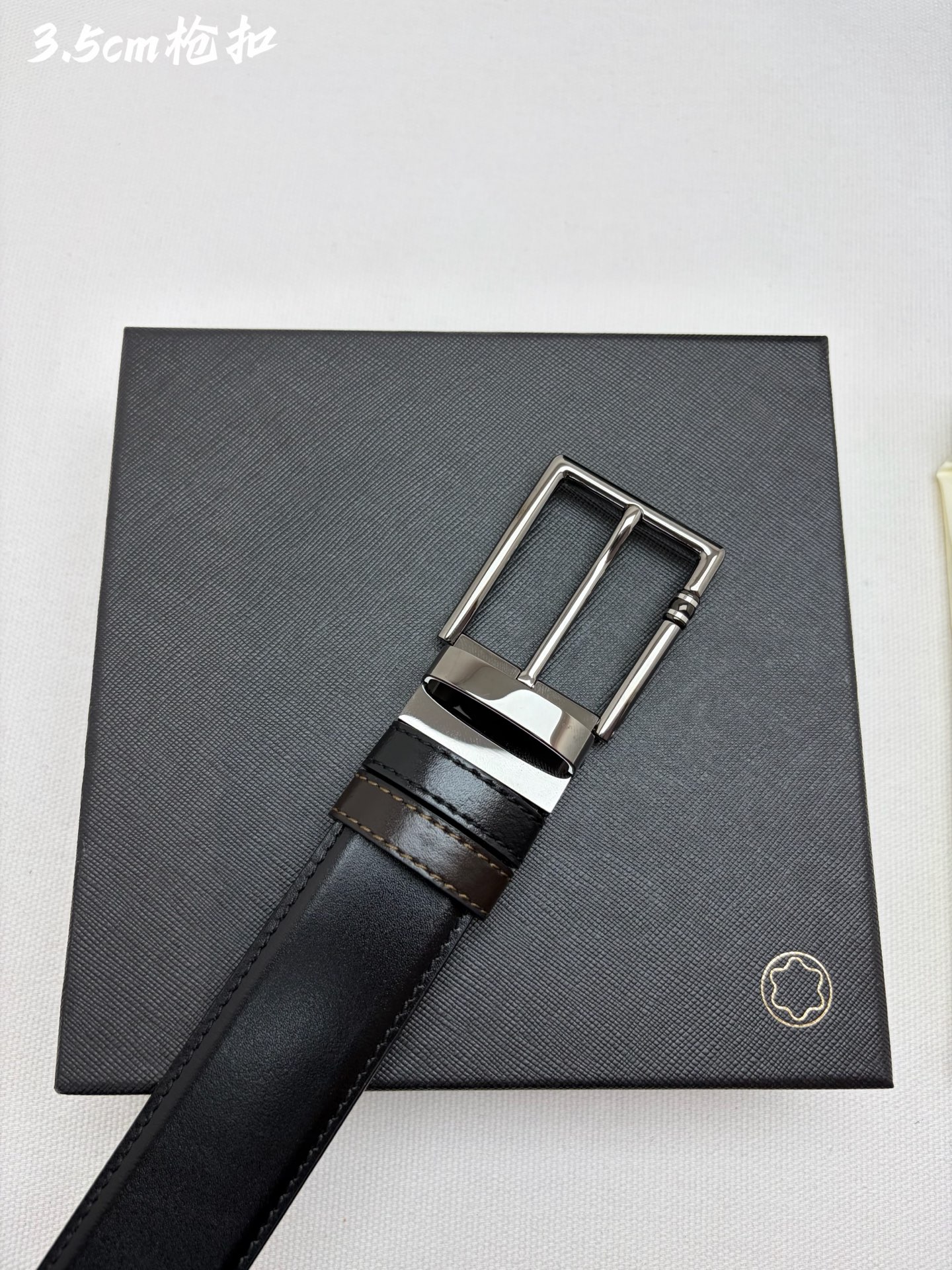 Montblanc万宝龙 宽3.5cm 采用头层牛皮 精品针式扣头 自由裁剪商务休闲皮带