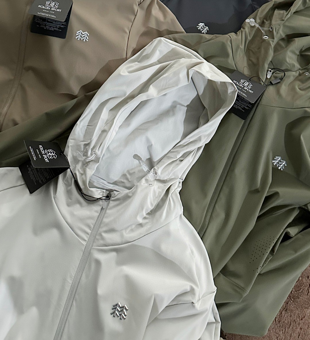 Chaqueta Ligera con Capucha KOLON SPORT para Hombre y Mujer - Protección Solar 6 a1746446889487 7232