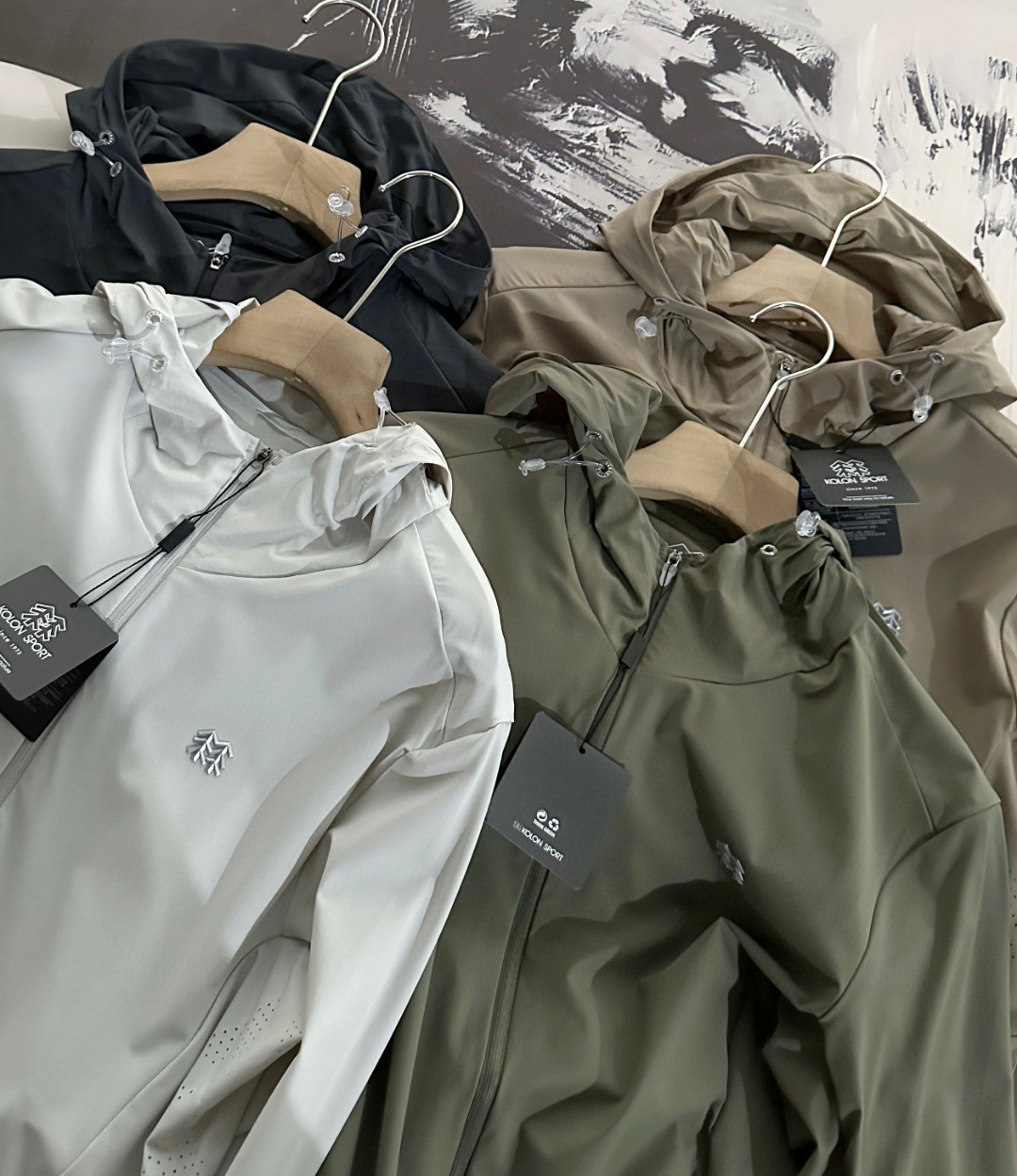 Chaqueta Ligera con Capucha KOLON SPORT para Hombre y Mujer - Protección Solar 4 a1746446889495 1554