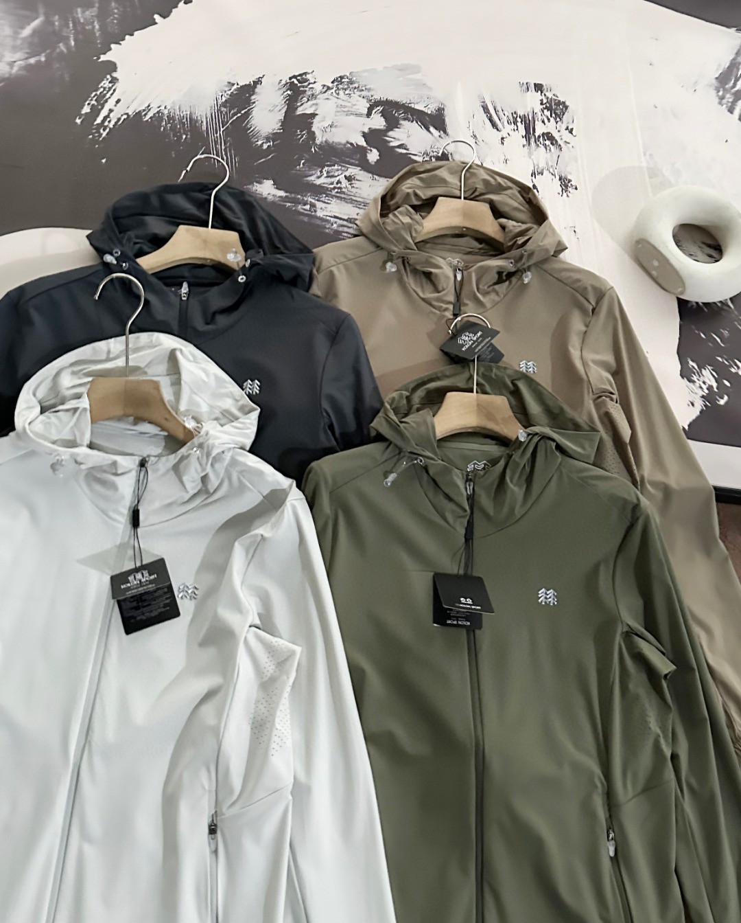 Chaqueta Ligera con Capucha KOLON SPORT para Hombre y Mujer - Protección Solar 3 a1746446889496 8176
