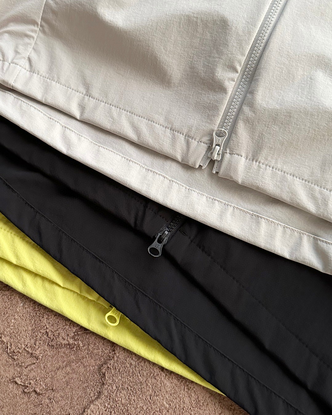Chaqueta Ligera Descente con Capucha, Protección Solar y Transpirable para Hombre y Mujer 6 a1749376180197 8082