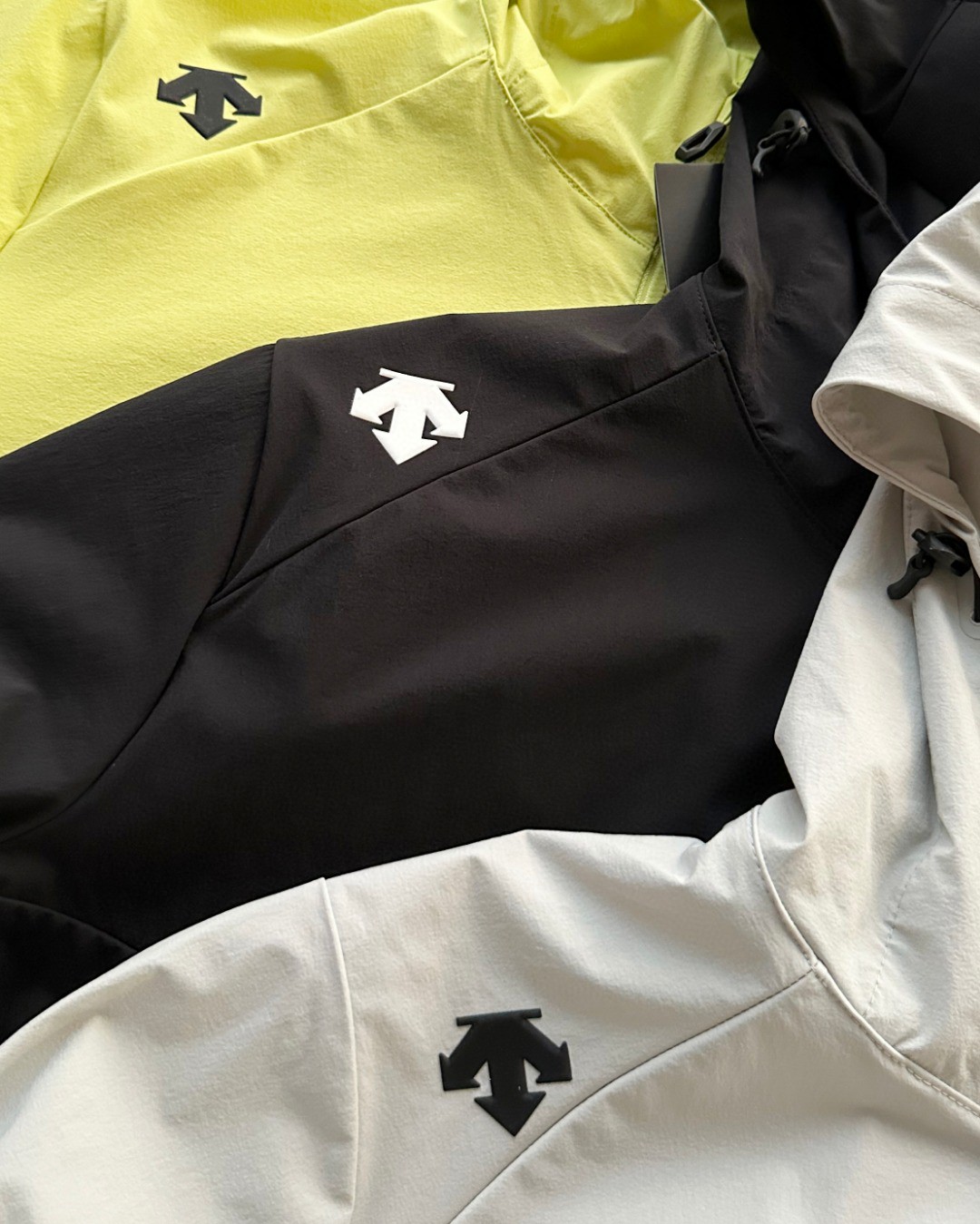 Chaqueta Ligera Descente con Capucha, Protección Solar y Transpirable para Hombre y Mujer 5 a1749376180201 0182
