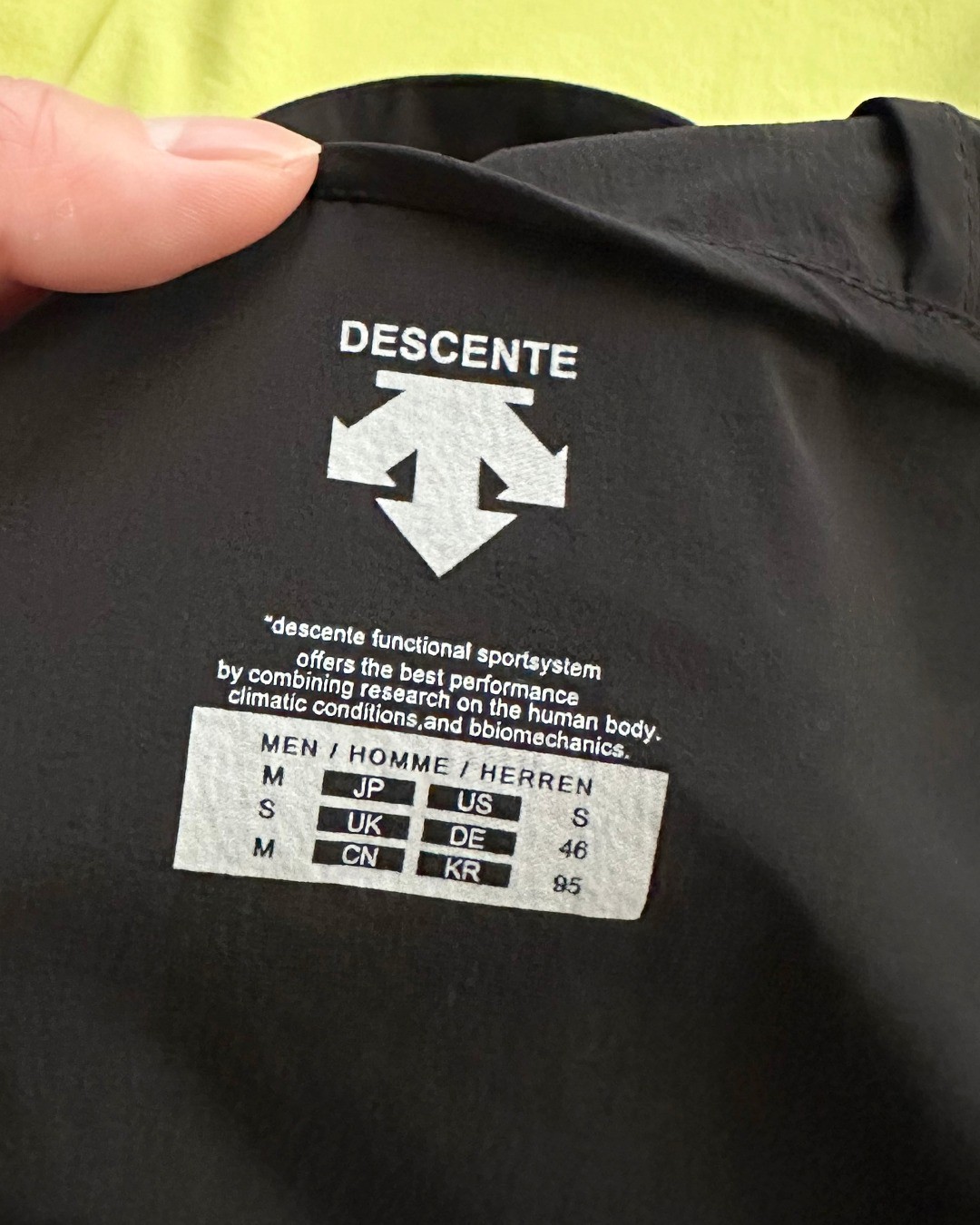 Chaqueta Ligera Descente con Capucha, Protección Solar y Transpirable para Hombre y Mujer 18 a1749376184195 7826