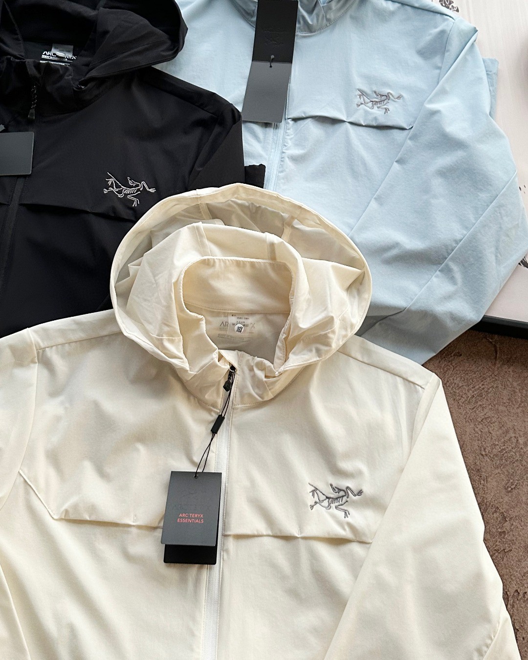 Chaqueta Ligera Arc'teryx con Capucha Desmontable y Protección Solar 6 a1750173343023 1325