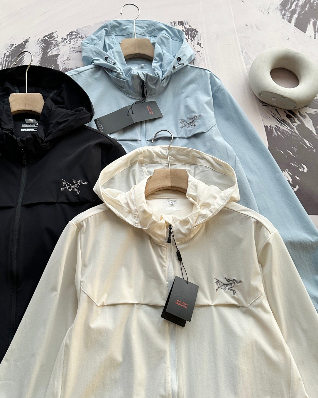 Chaqueta Ligera Arc'teryx con Capucha Desmontable y Protección Solar 3 a1750173343044 3740