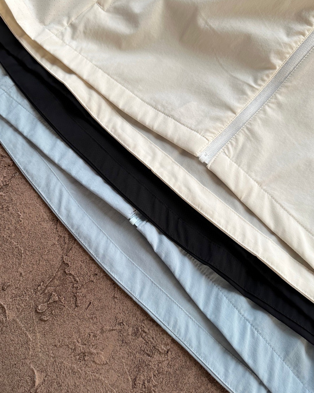 Chaqueta Ligera Arc'teryx con Capucha Desmontable y Protección Solar 8 a1750173344755 2560