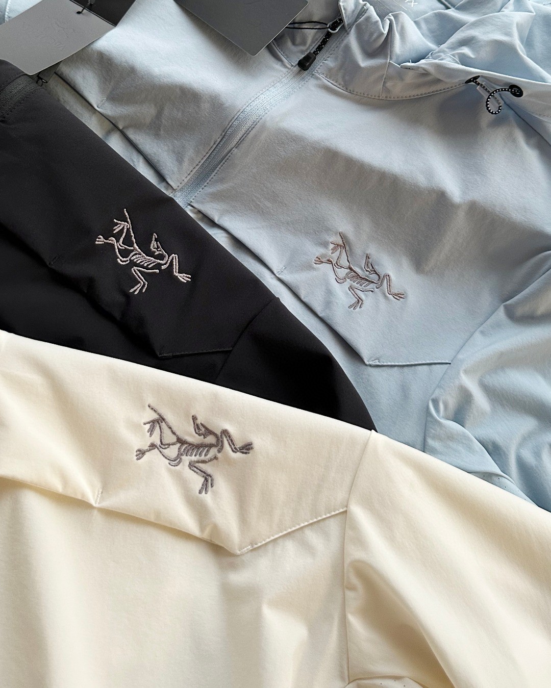 Chaqueta Ligera Arc'teryx con Capucha Desmontable y Protección Solar 7 a1750173344758 7665